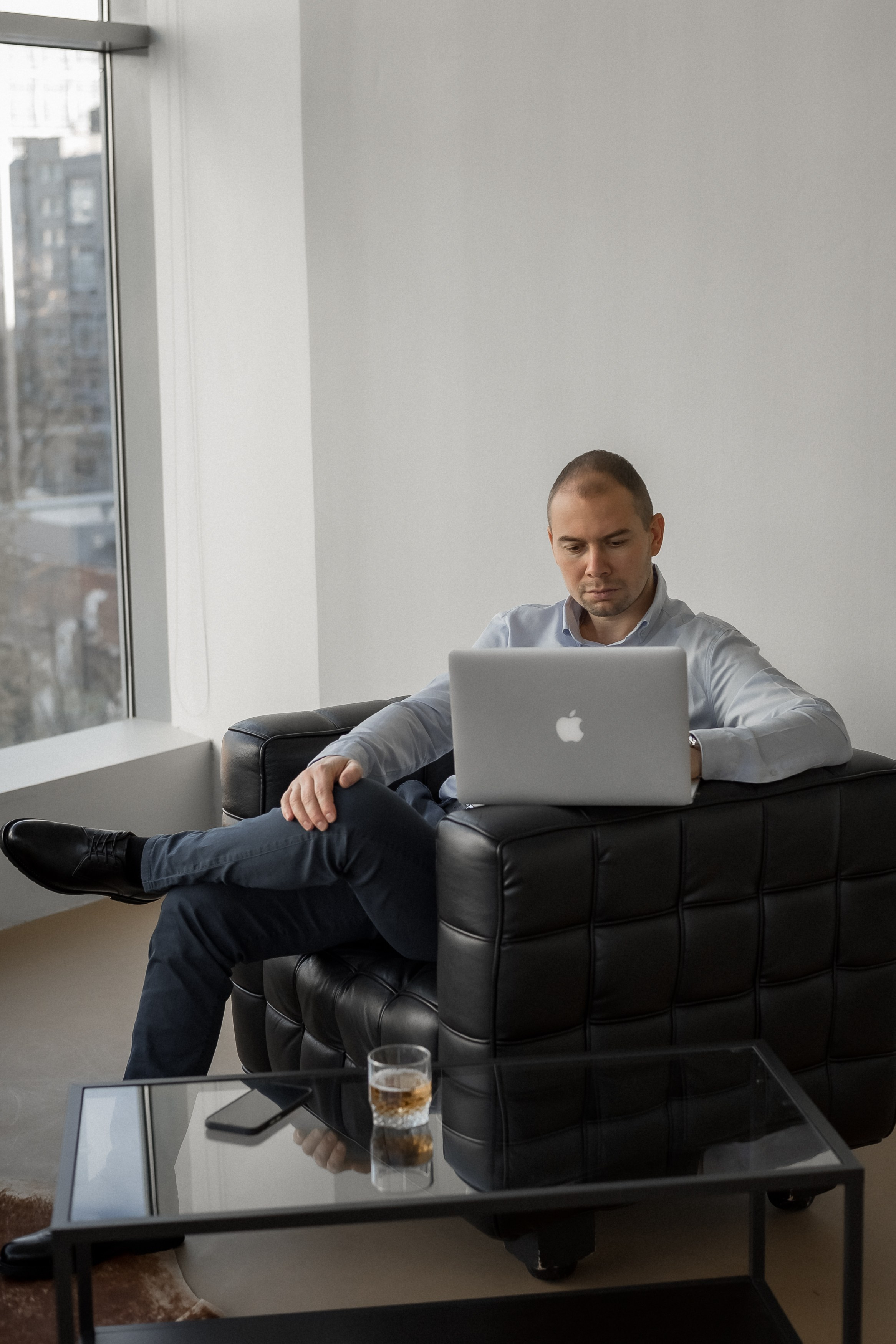 Бизнес портрет для руководителя. КОНТЕНТ |БРЕНД фотограф Санкт-Петербург — Жанна Олтаржевская