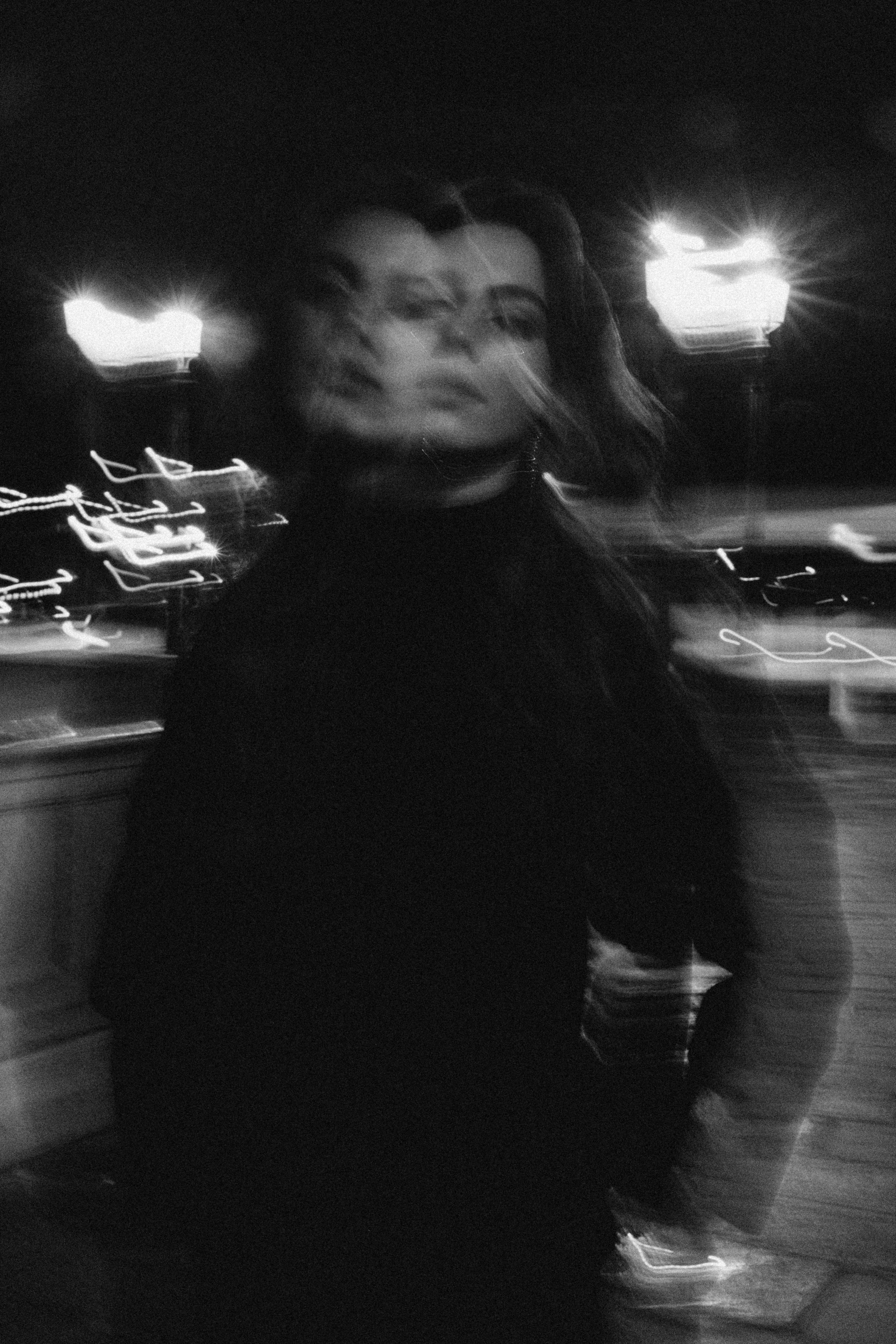 Ночной город. Фотограф в Париже