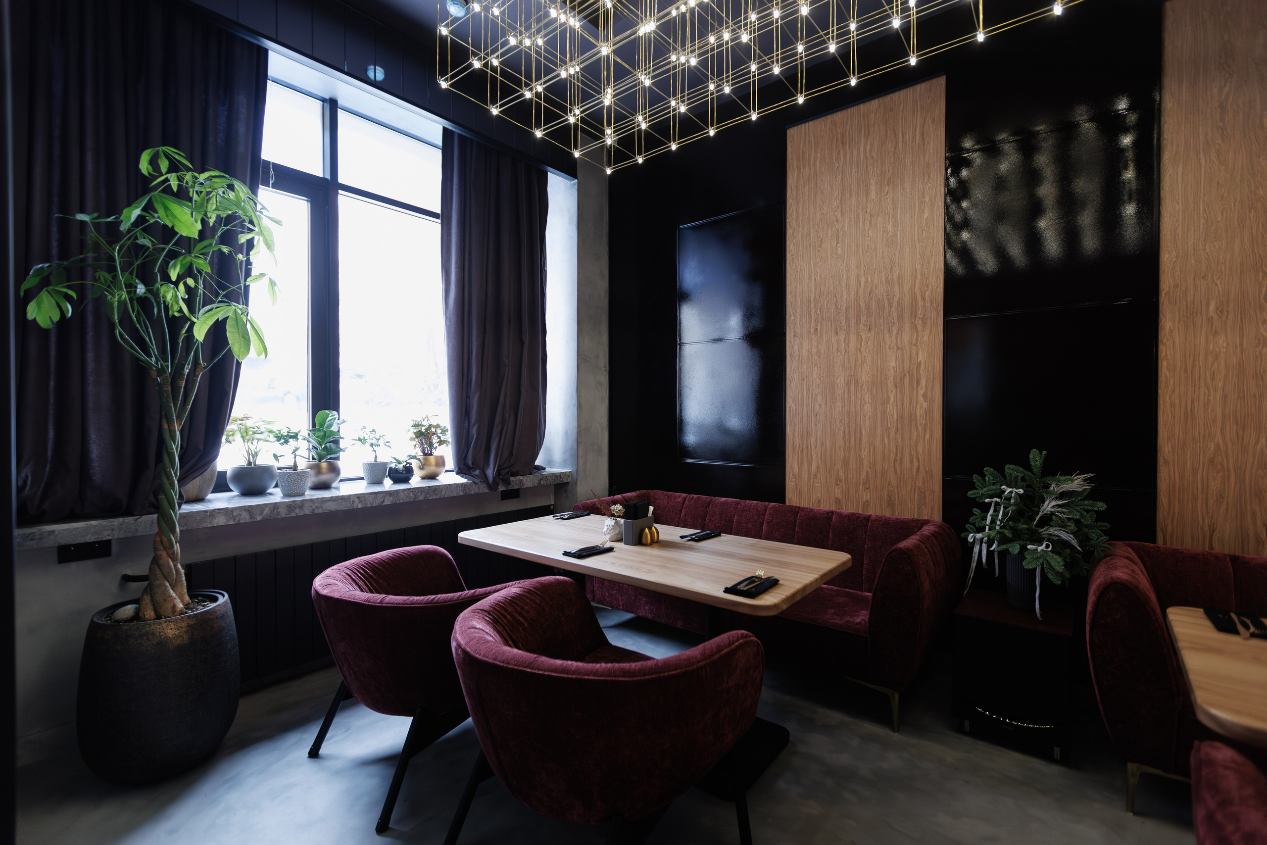 Фотограф для интерьерной съемки ресторана. Контент для бизнеса в Екатеринбурге Полдень Медиа