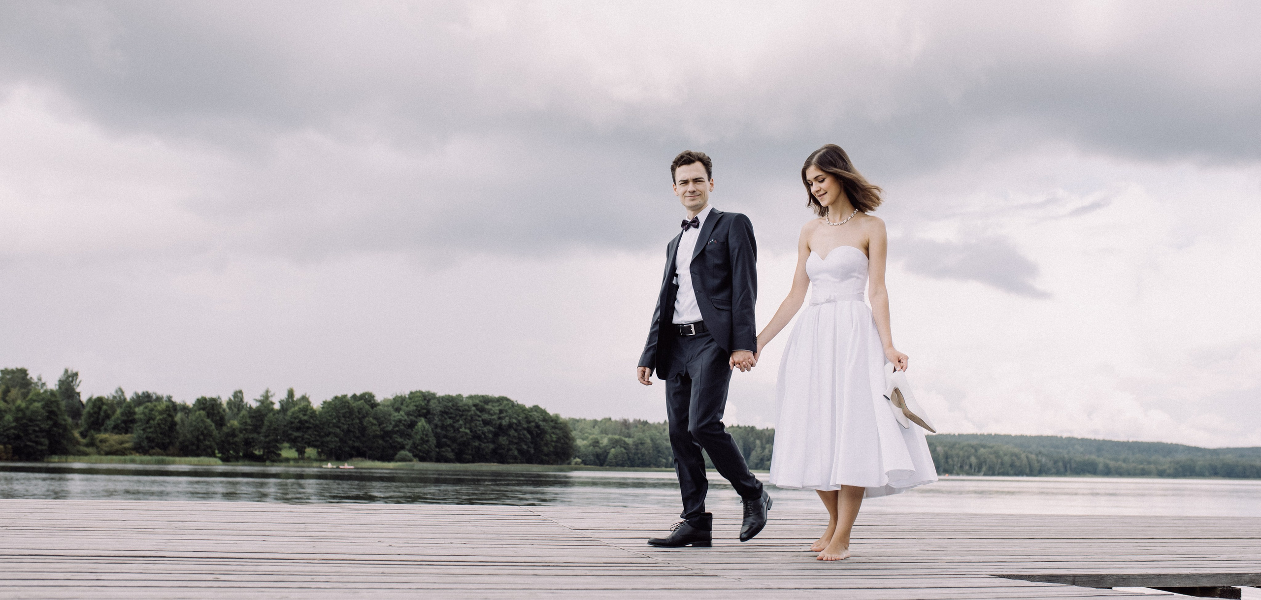 Прогулки во время свадебного банкета. Happiness is in the moments