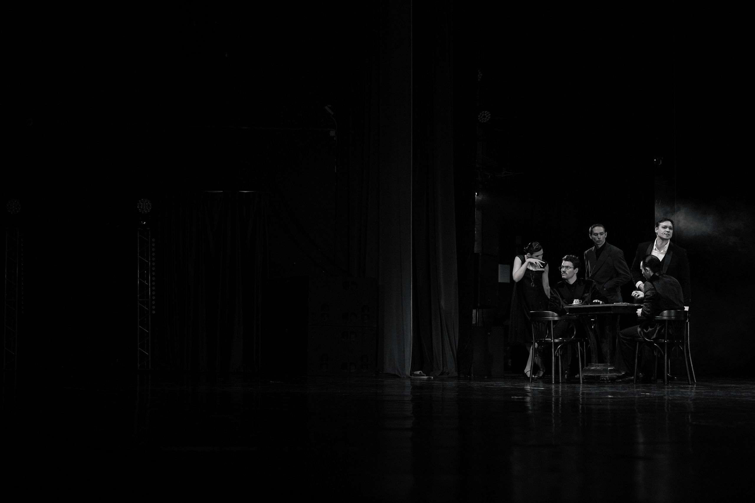 Гранатовый — пластический спектакль. Фотограф с психологическим образованием