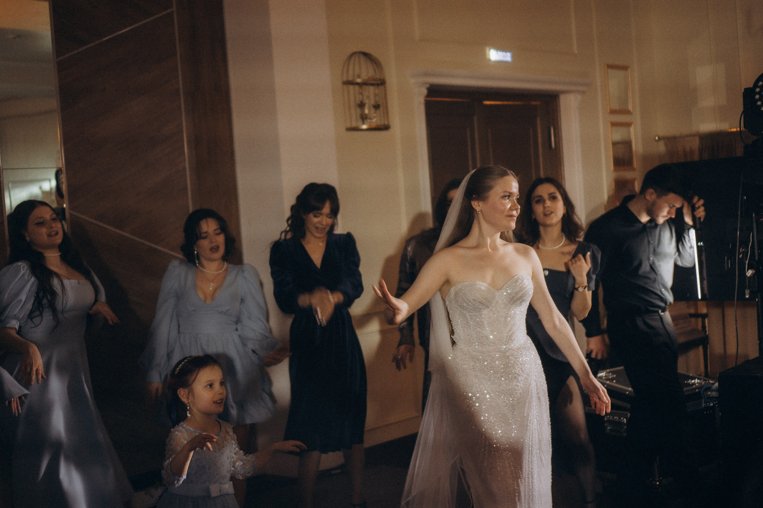 СВАДЕБНАЯ СЬЕМКА СБОРОВ В ОТЕЛЕ И ВЫЕЗД НА ЦЕРЕМОНИЮ (СНЯТО В СИБИРЕ В НИЖНЕВАРТОВСКЕ). Профессиональный фотограф, Санкт-Петербург — Виктория Богомолова