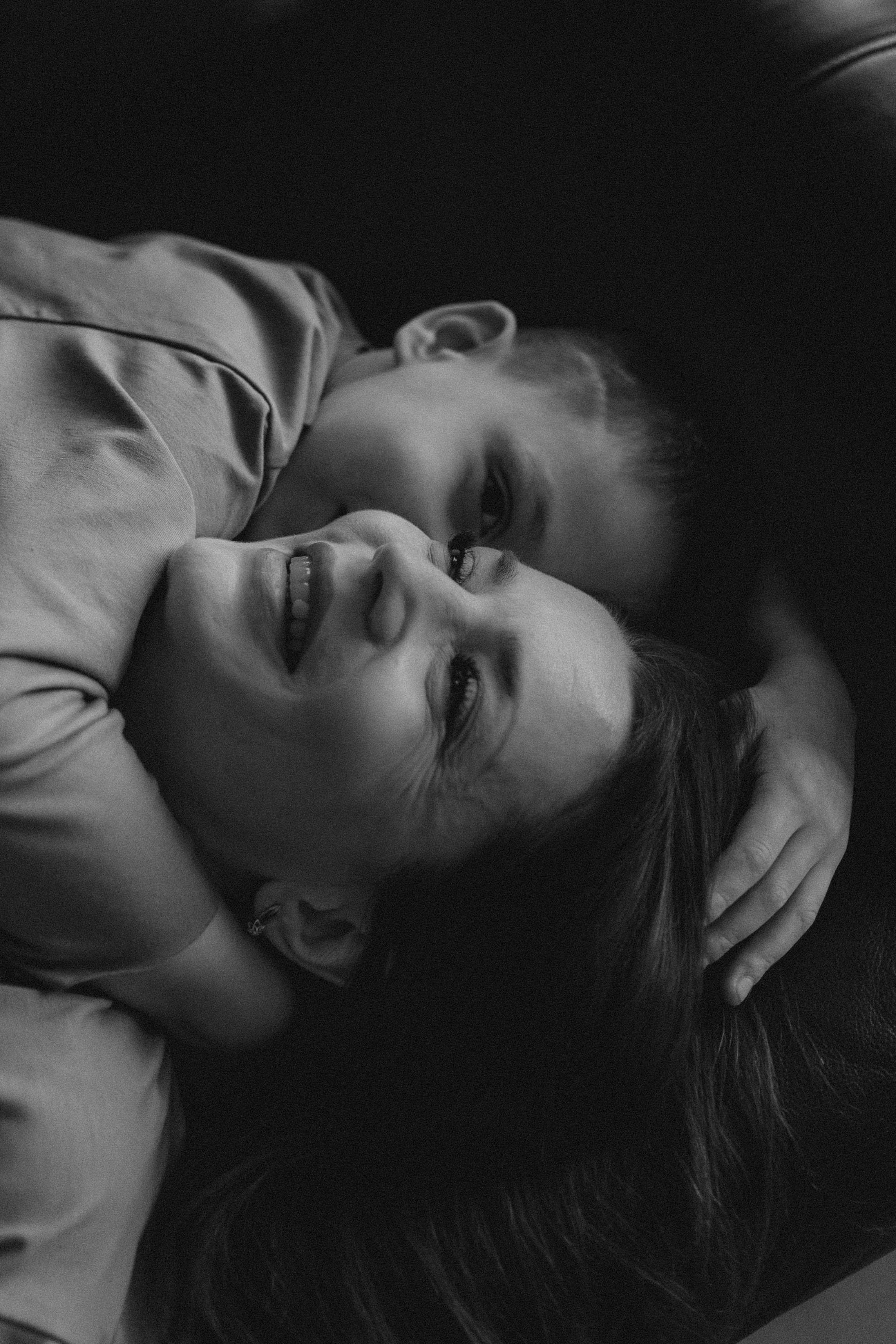 Любовь мамы и сына. Семейный фотограф lifestyle в Новосибирске Елена Шпилевая