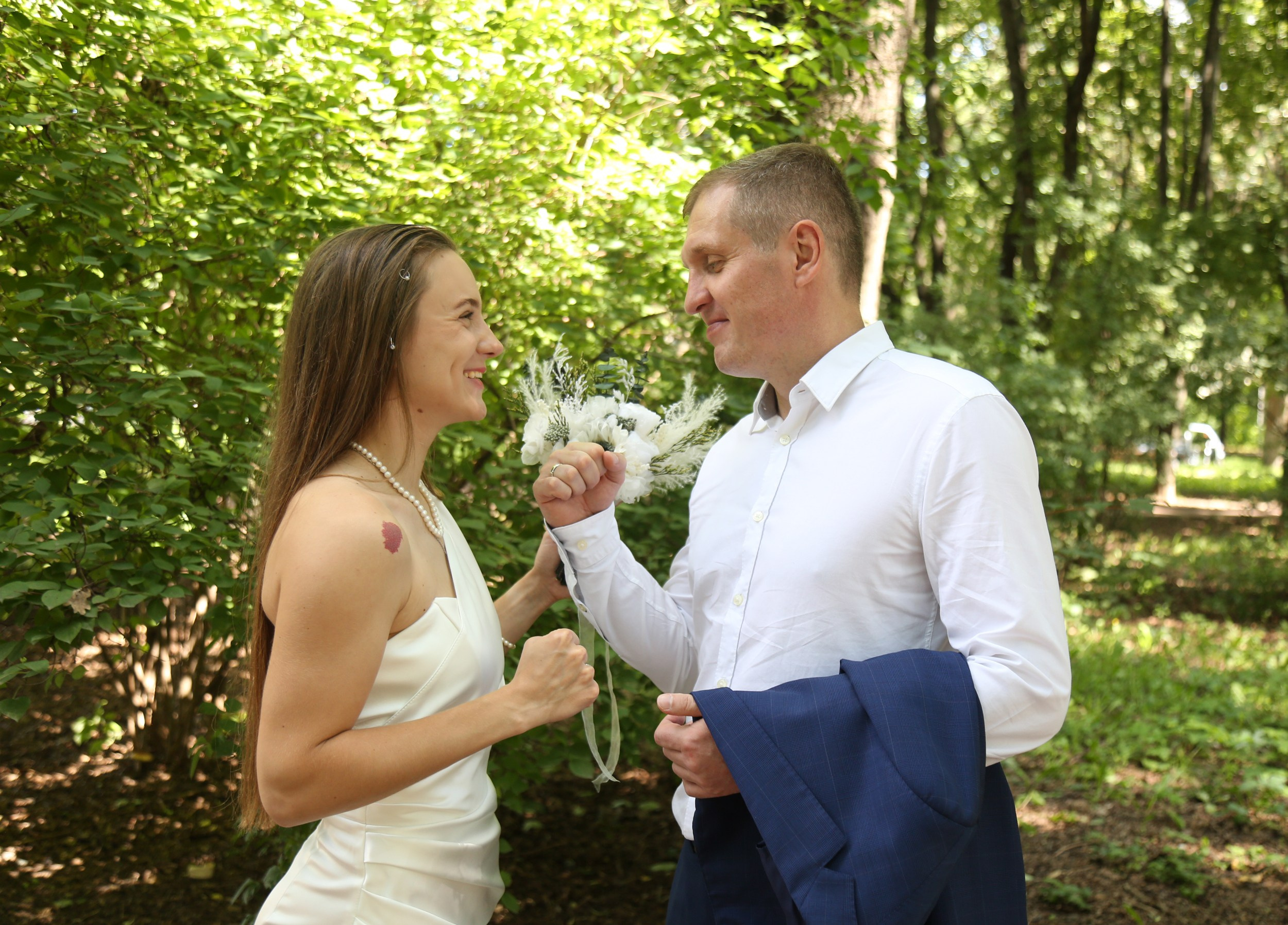 ЗАГС Савёловский свадебная фотосессия и прогулка в парке Дубки для Александра и Анастасии. Фотосессия в студии в Москве от профессионального фотографа услуги по доступным ценам