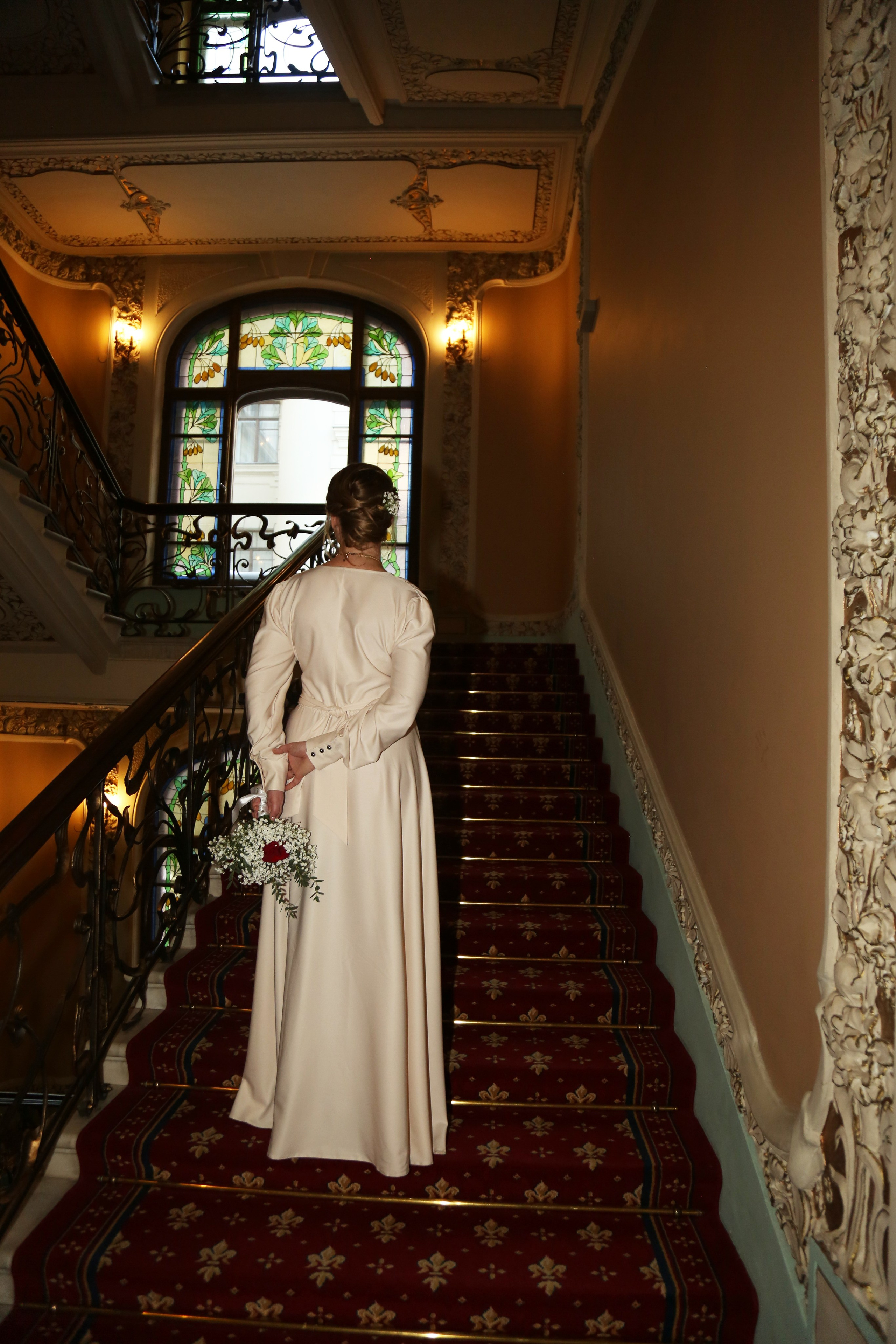 Свадебная фотосессия Владимира и Марины в отеле Националь. Фотосессия в студии в Москве от профессионального фотографа услуги по доступным ценам