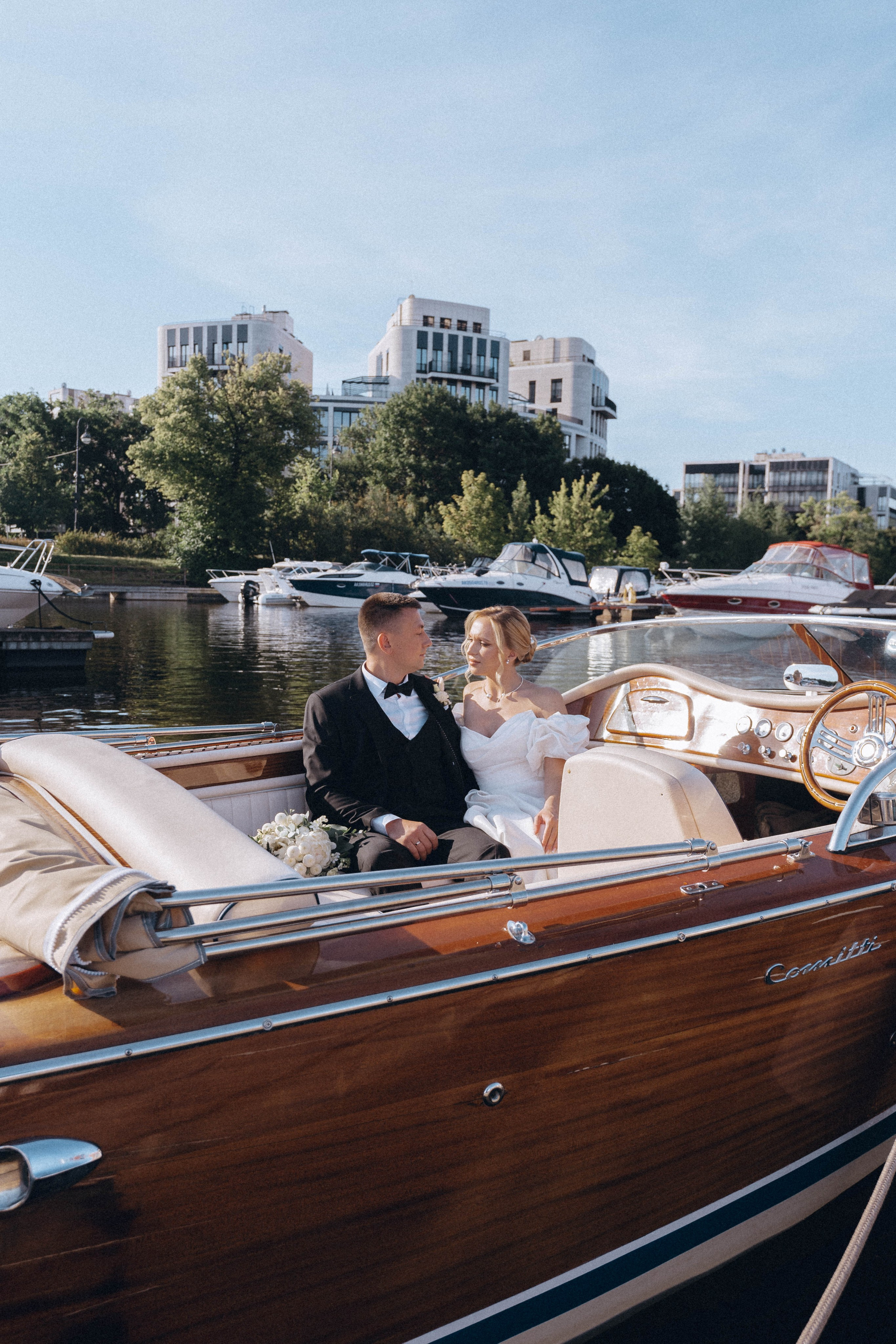СВАДЕНБНАЯ СЬЕМКА НА КАТЕРЕ ПО КАНАЛАМ САНКТ-ПЕТЕРБУРГА И В АКВАТОРИИ НЕВЫ. Профессиональный фотограф, Санкт-Петербург — Виктория Богомолова