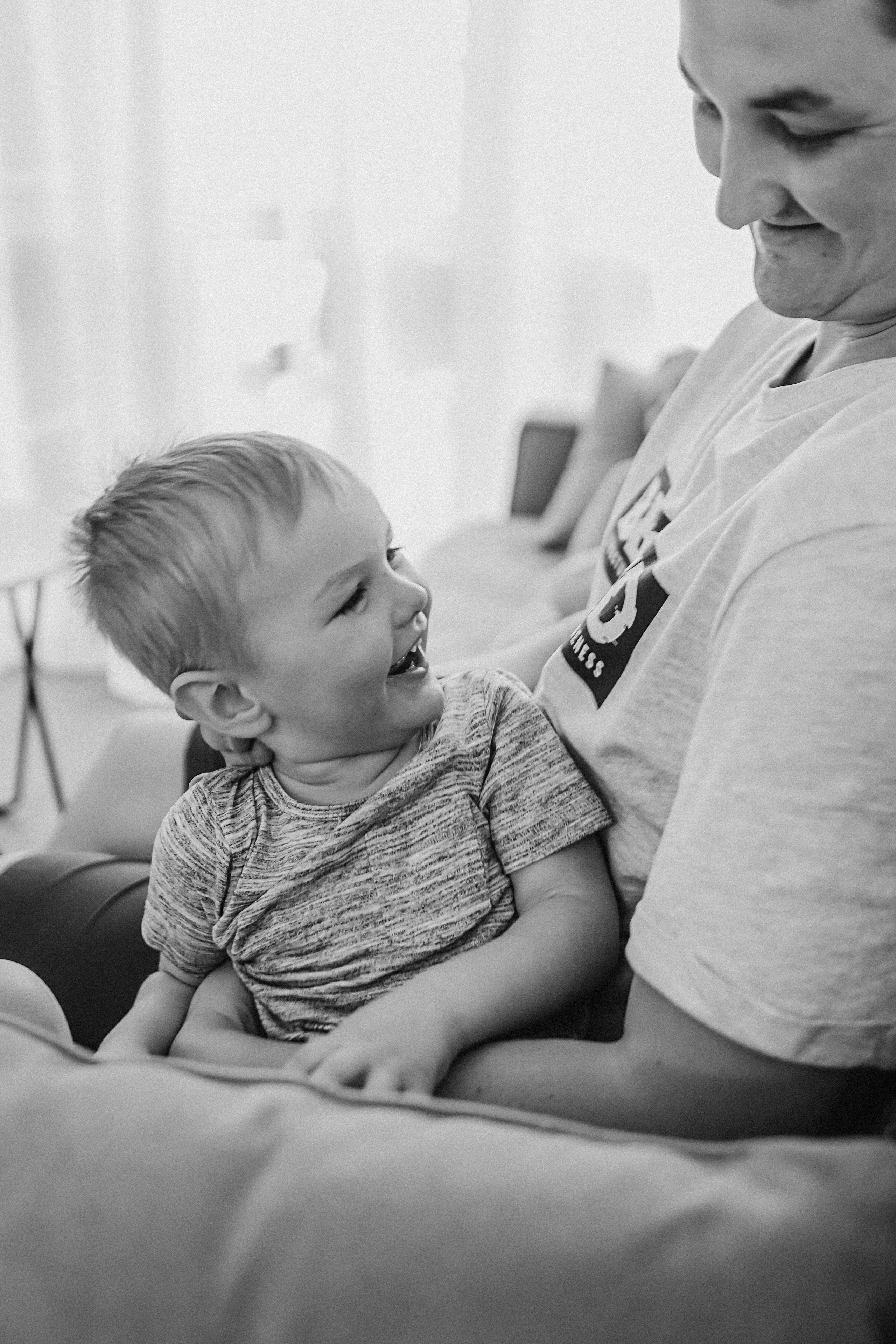 Семейная в домике (репортаж). Семейный фотограф Тюмень, фотограф на роды Салмина Мария
