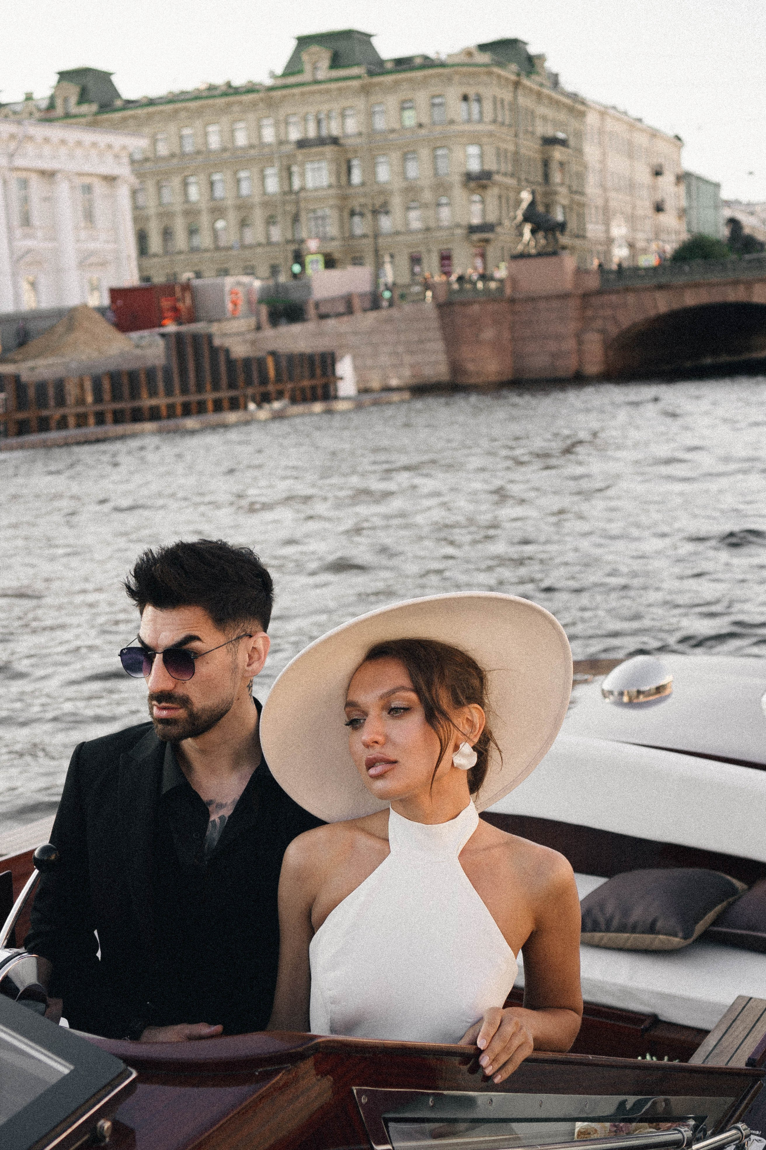 СВАДЕНБНАЯ СЬЕМКА НА КАТЕРЕ ПО КАНАЛАМ САНКТ-ПЕТЕРБУРГА И В АКВАТОРИИ НЕВЫ. Профессиональный фотограф, Санкт-Петербург — Виктория Богомолова