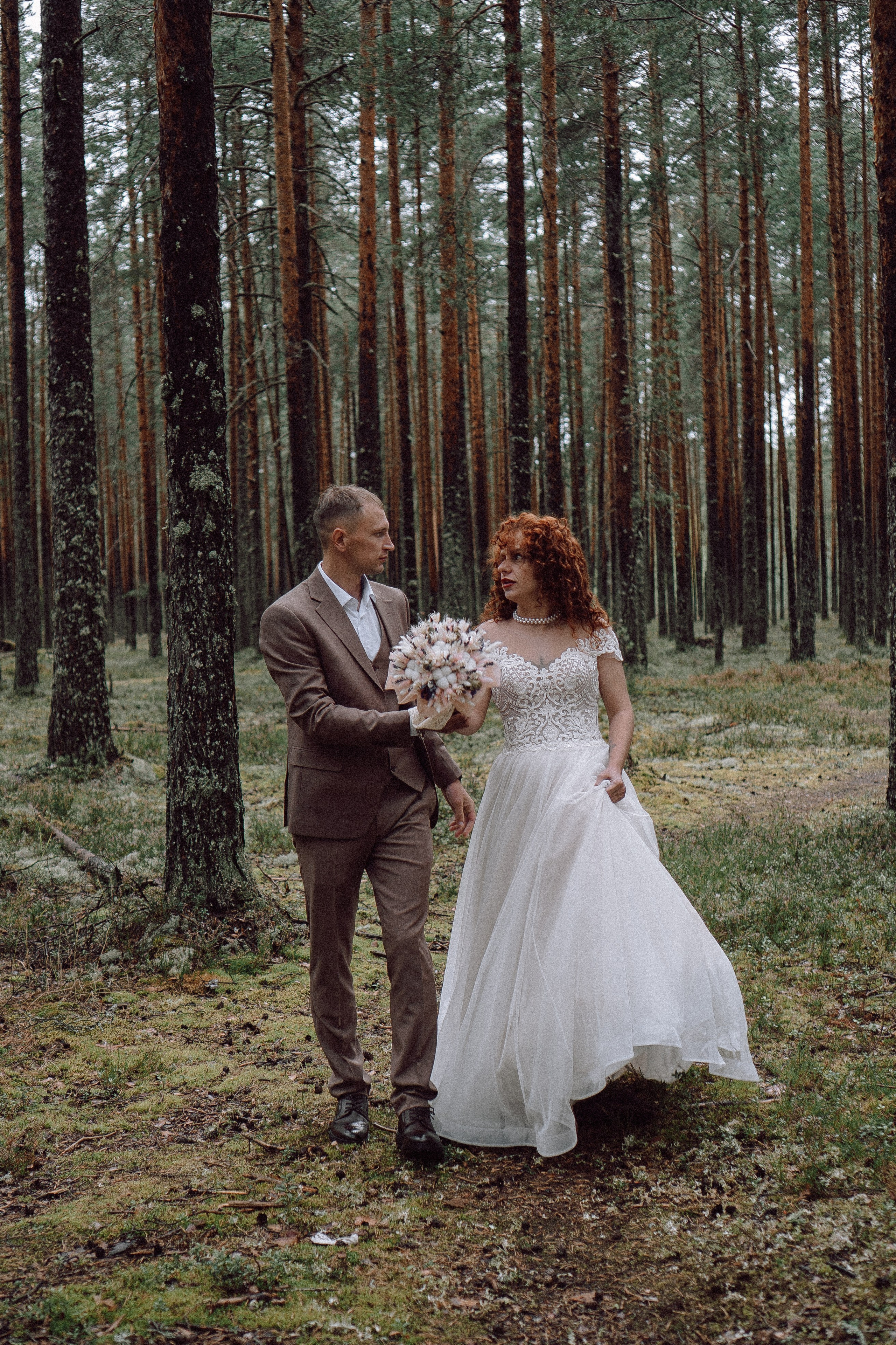 СВАДЕБНАЯ ФОТОСЕССИИЯ ПАРЫ В ГОРОДЕ ПРИОЗЕРСК В СОСНОВОМ ЛЕСУ И С ПИКАПОМ. Профессиональный фотограф, Санкт-Петербург — Виктория Богомолова