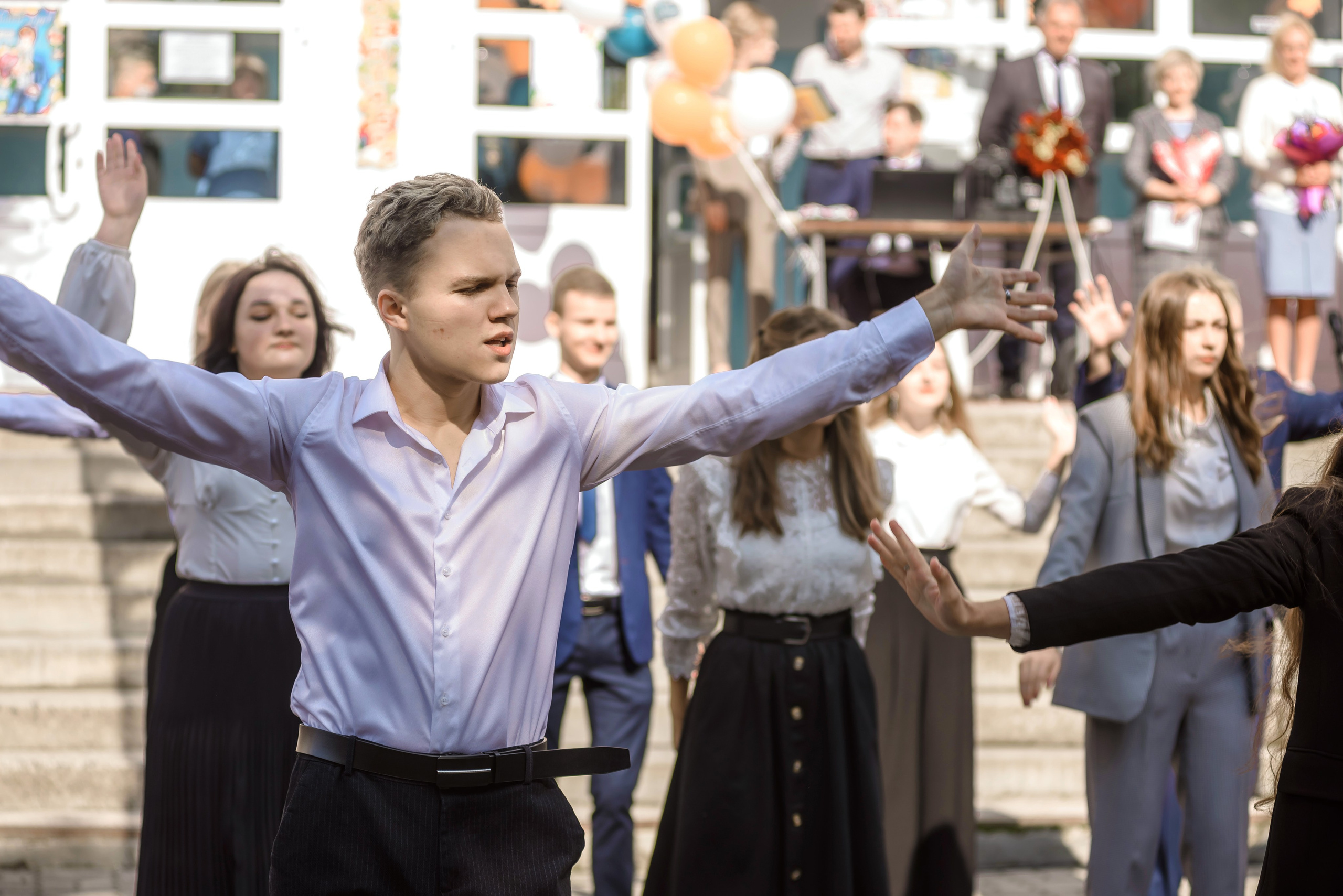 Линейка 11-е классы 2023. Фотограф Галина Лисанова, г. Брянск