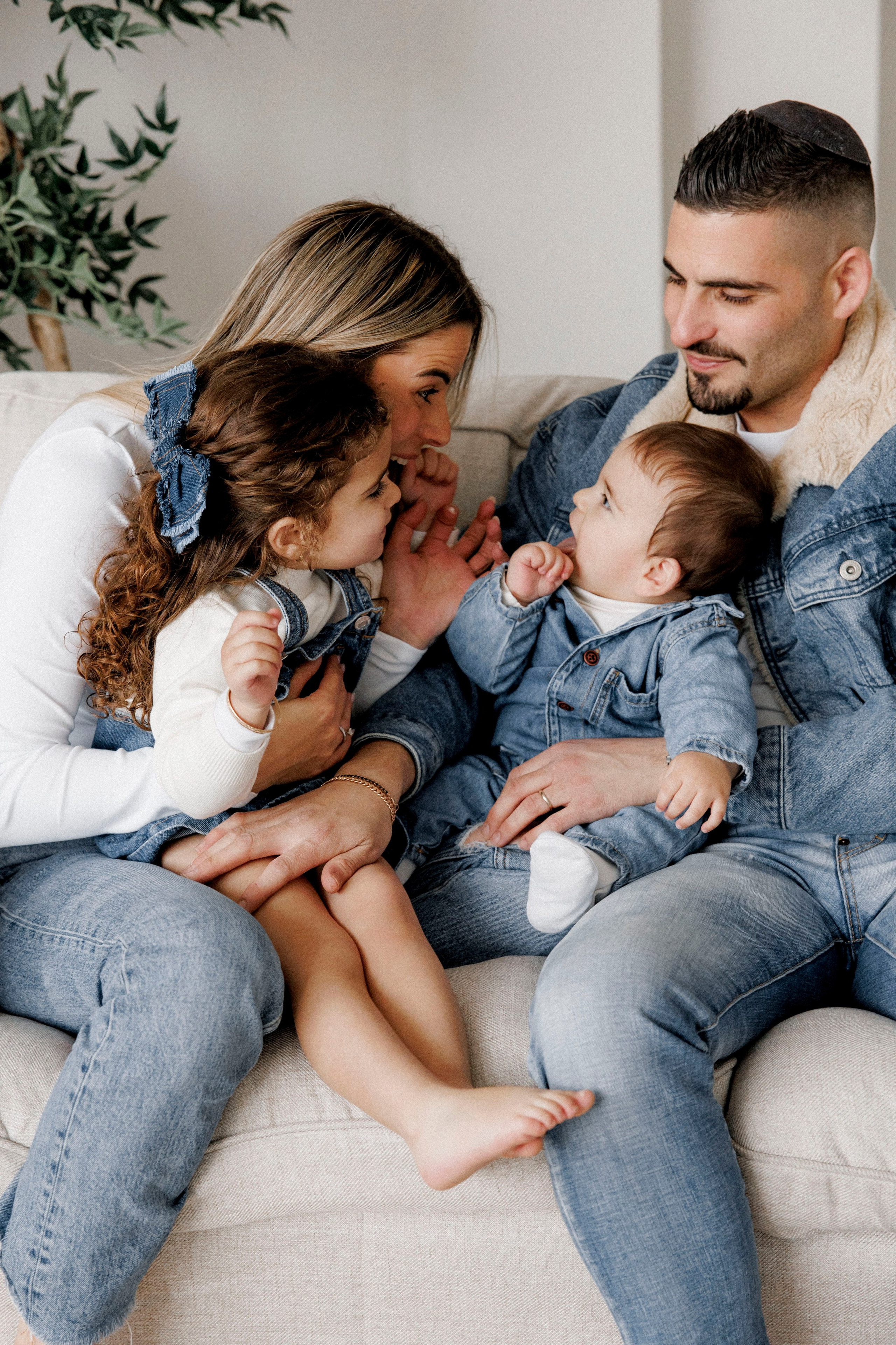 Family photoshoot in White Studio. Wedding and family photographer