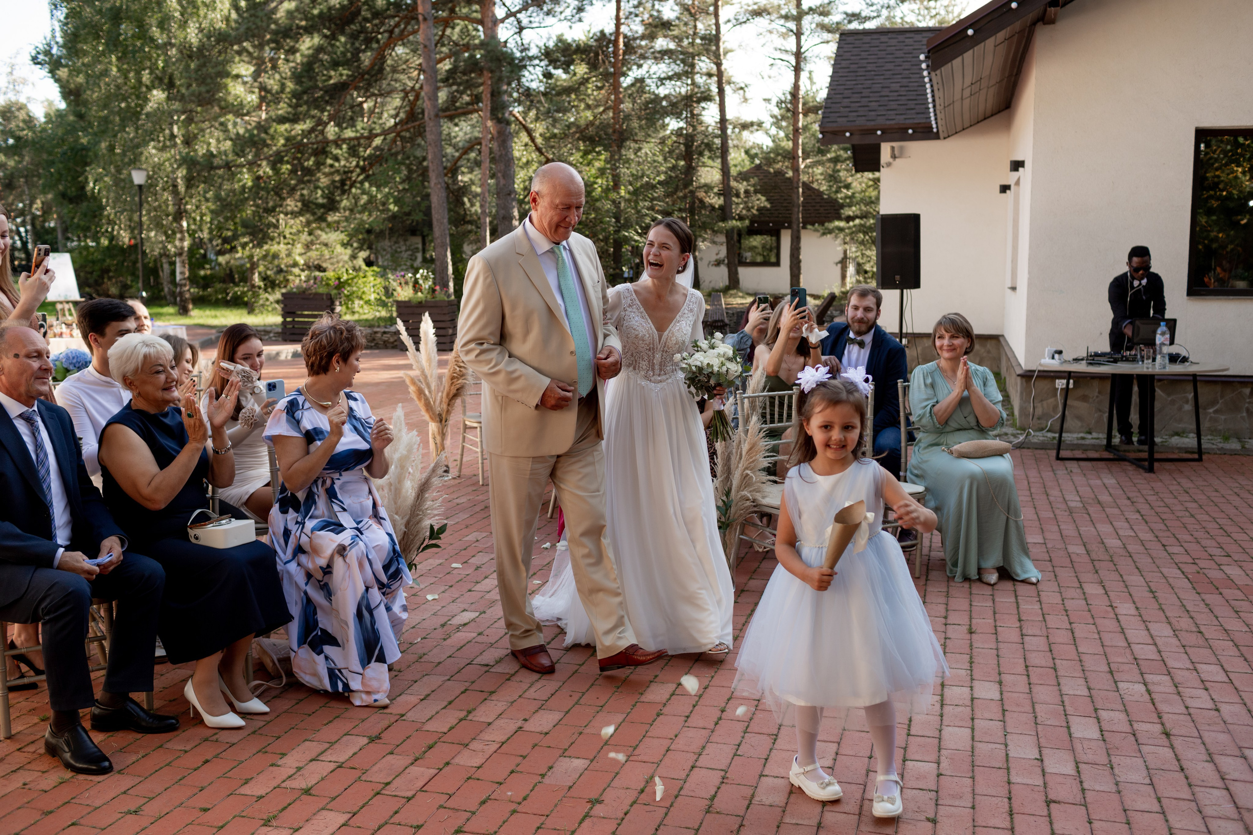 Свадебная фотопрогулка в Пушкине. Свадебный фотограф Кирилл Белый