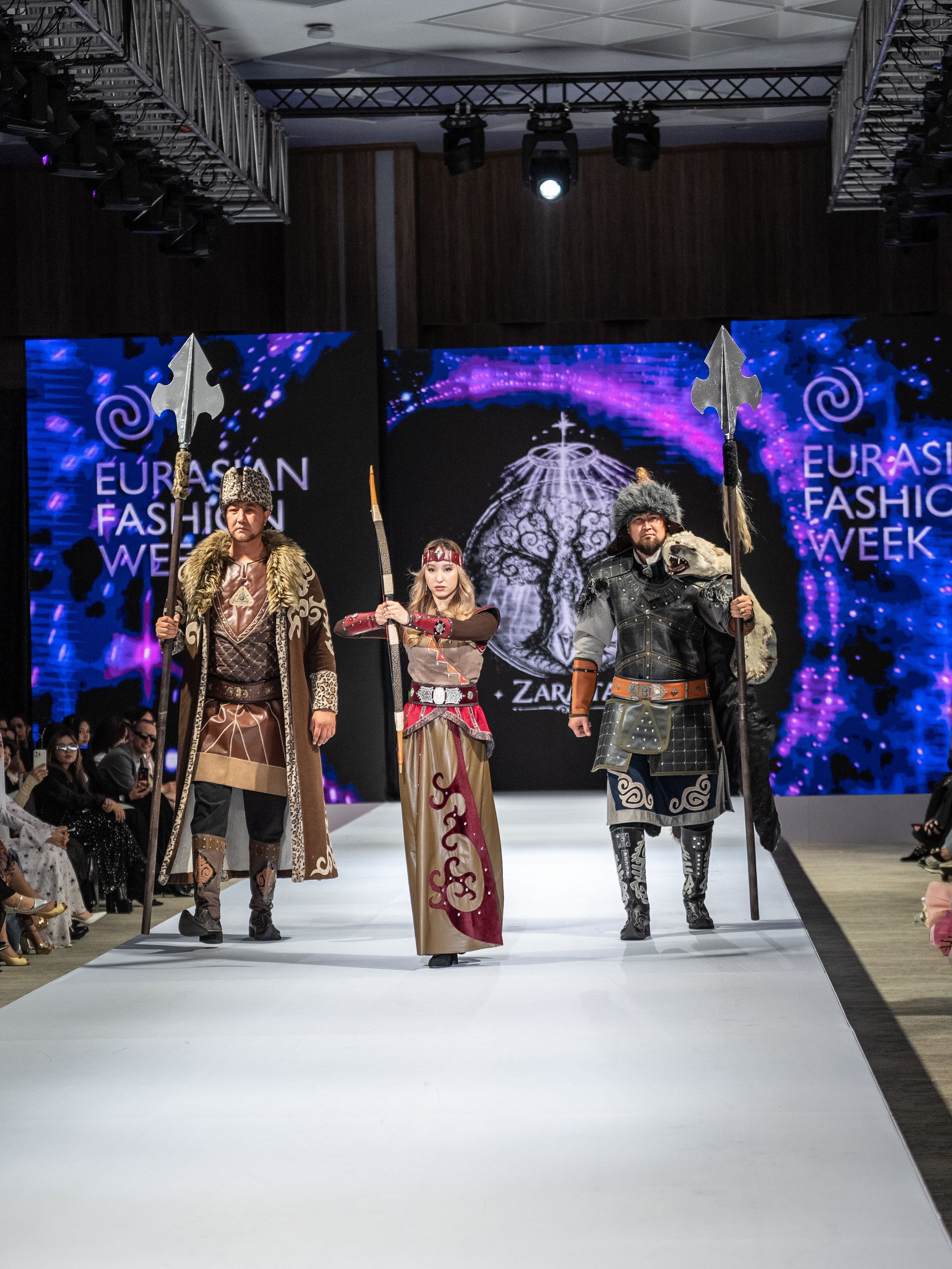 EURASIAN FASHION WEEK Lo Zarata. Сайт Алматинского НЮ АРТ, будуар и фэшн фотографа Дениса Карпенко