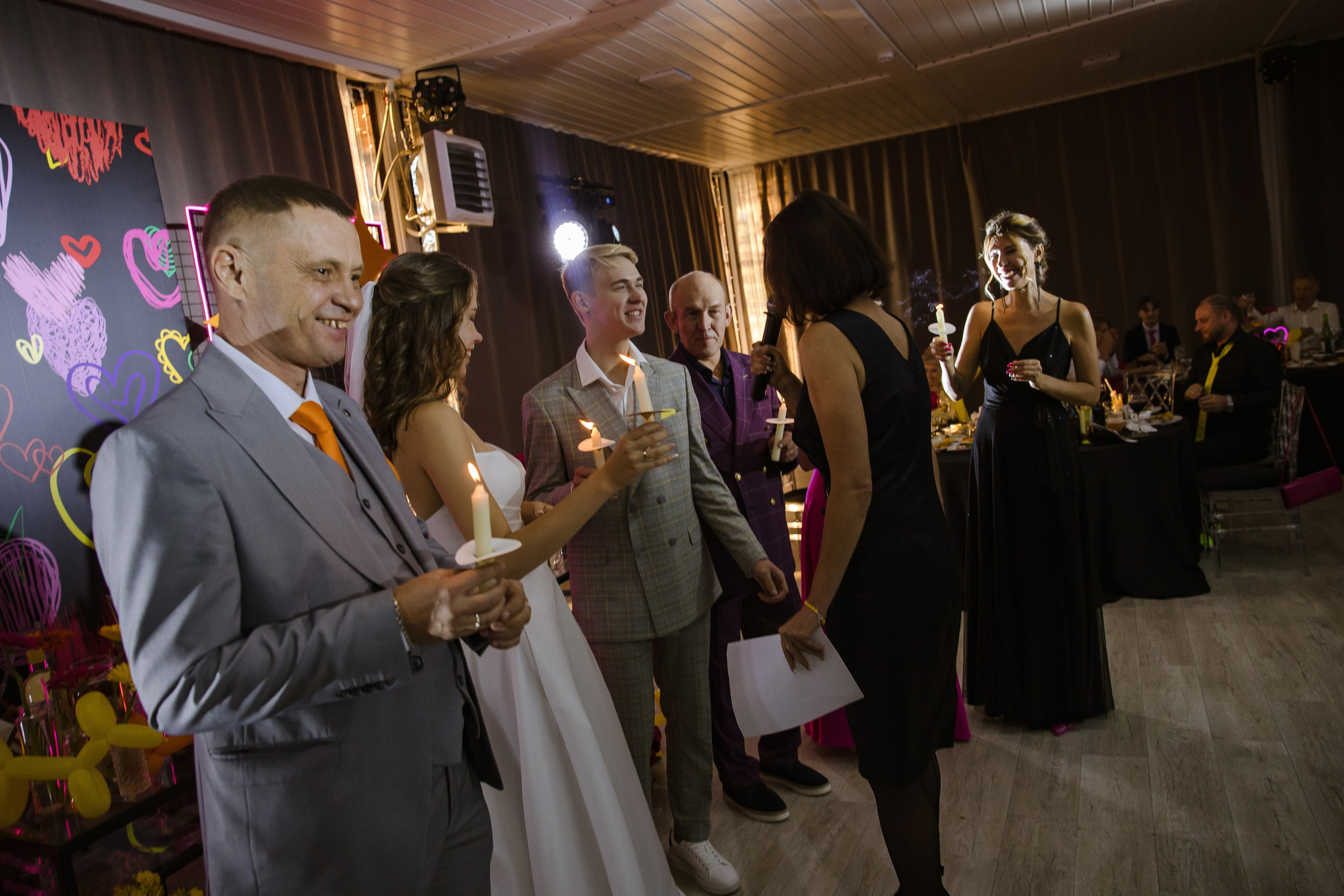 Яркая неоновая свадебная фотосессия в «Нет на карте». Свадебный и семейный фотограф в Самаре и Тольятти | Елена Топанцева