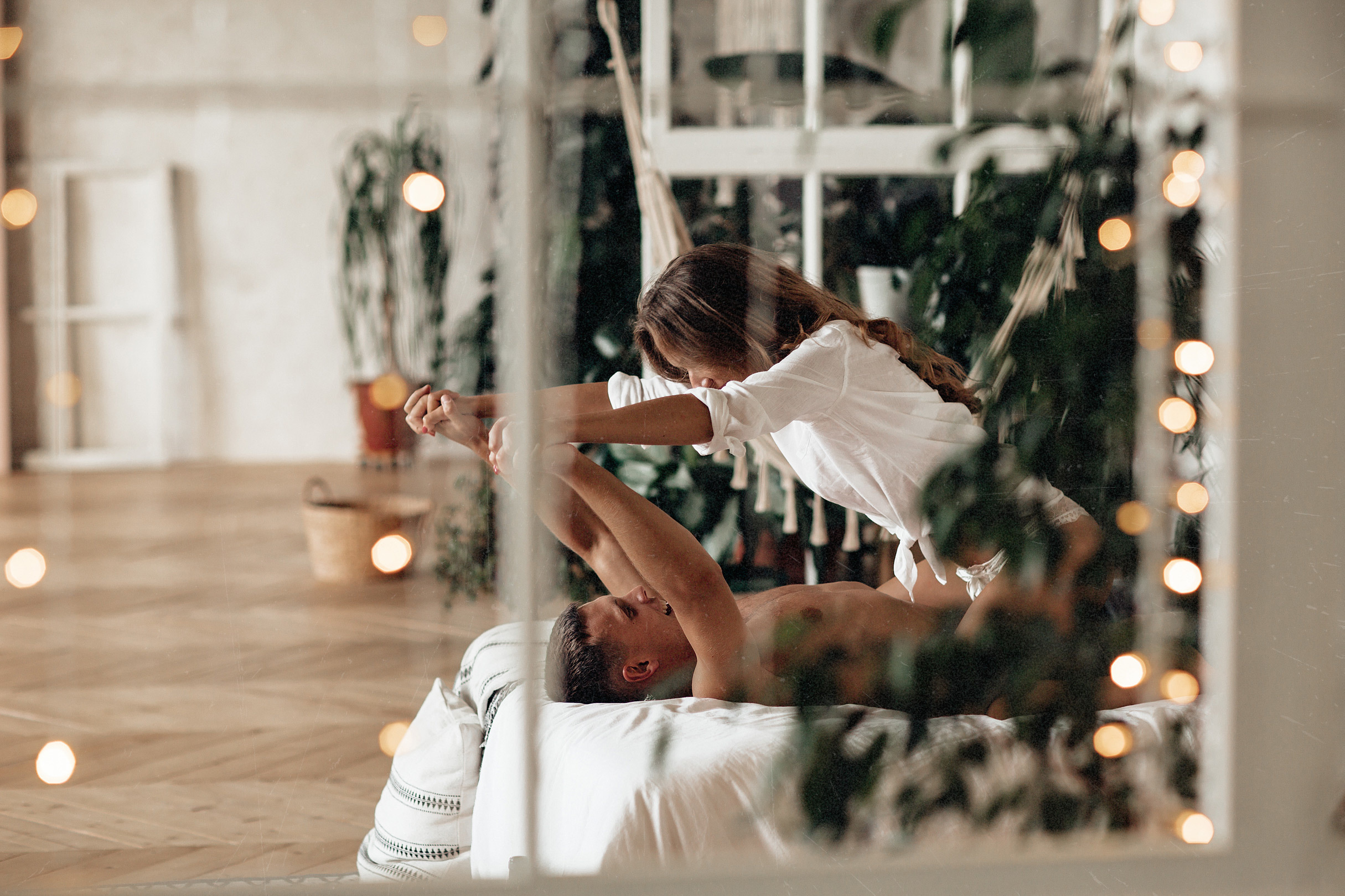 Эротическая фотосессия лавстори в студии