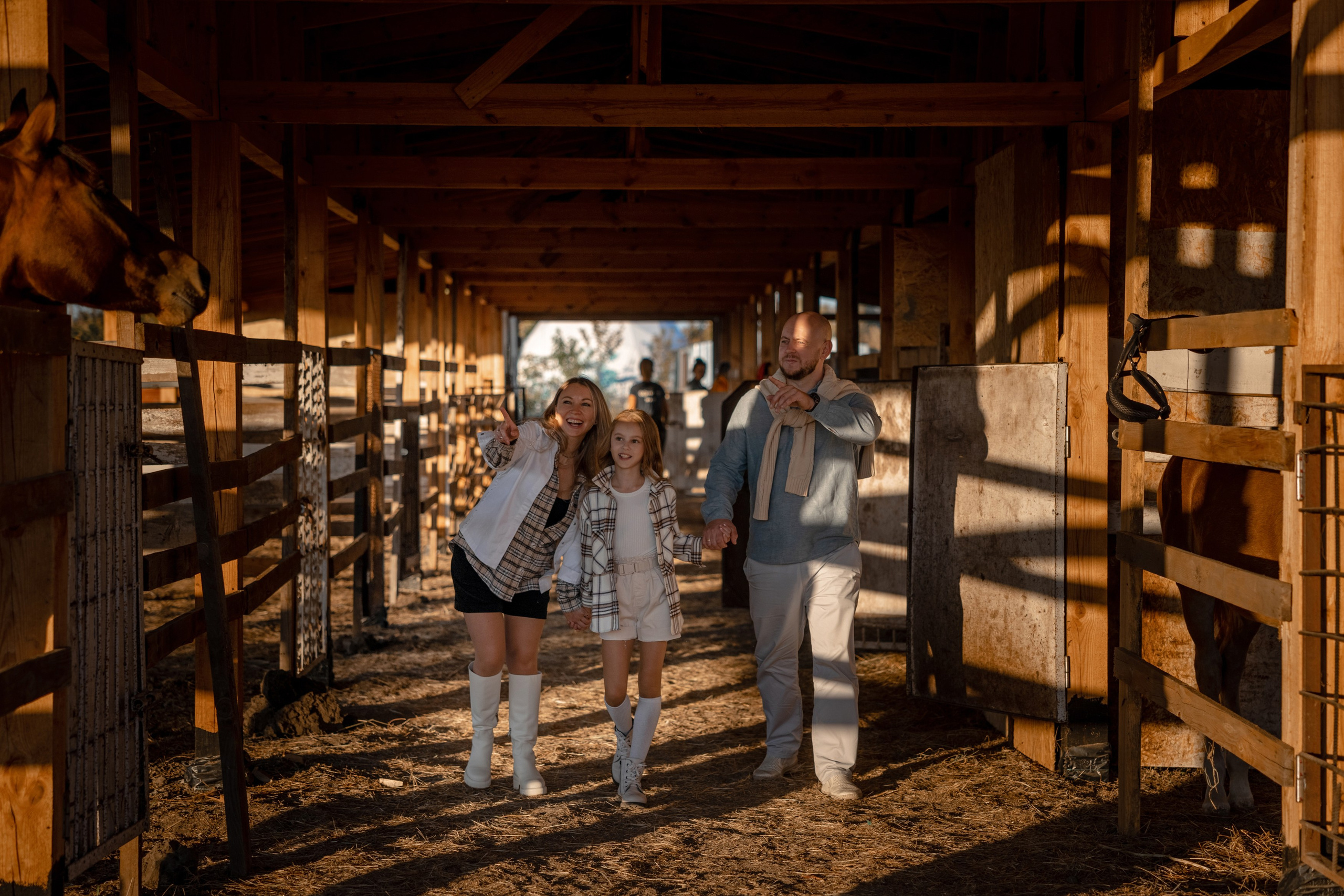 Татьяна с семьёй. Съёмка в конюшне. Татьяна Мирзоян