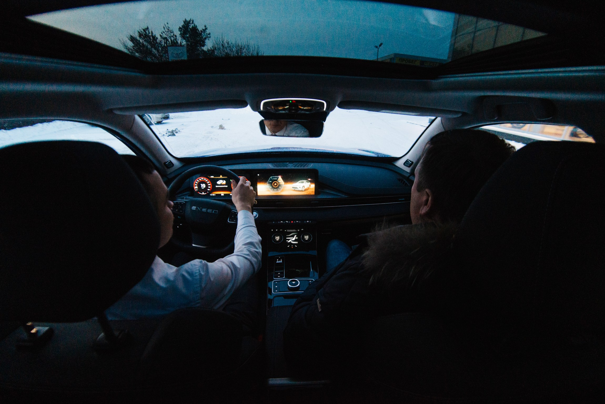 Открытие автосалона Exeed. Портретный и репортажной фотограф Алексей Волков. Москва, Оренбург