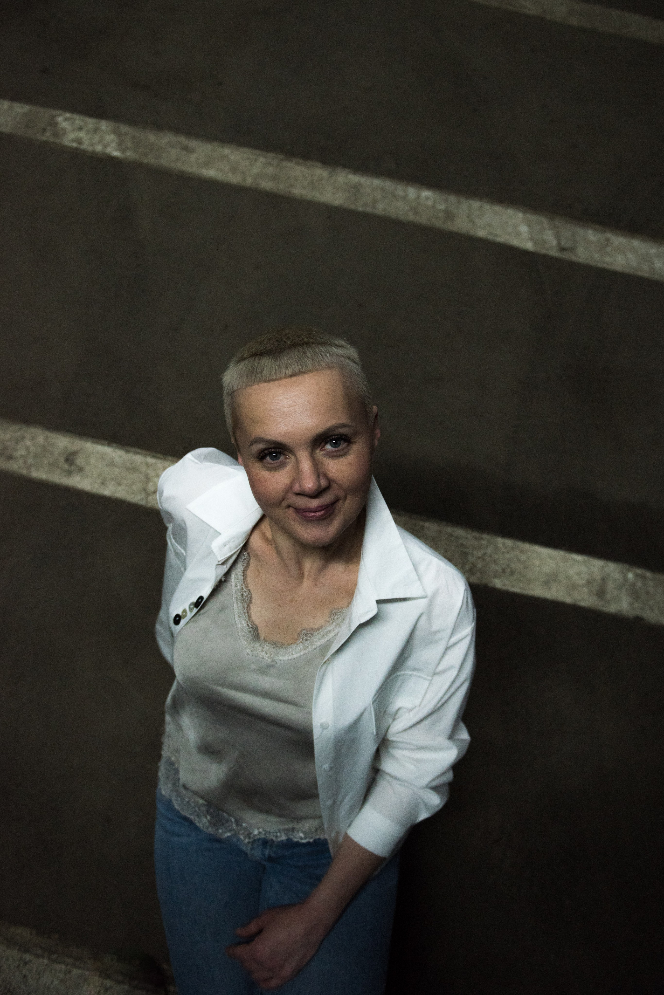 Юля. съёмка на паркинге. Арт фотограф