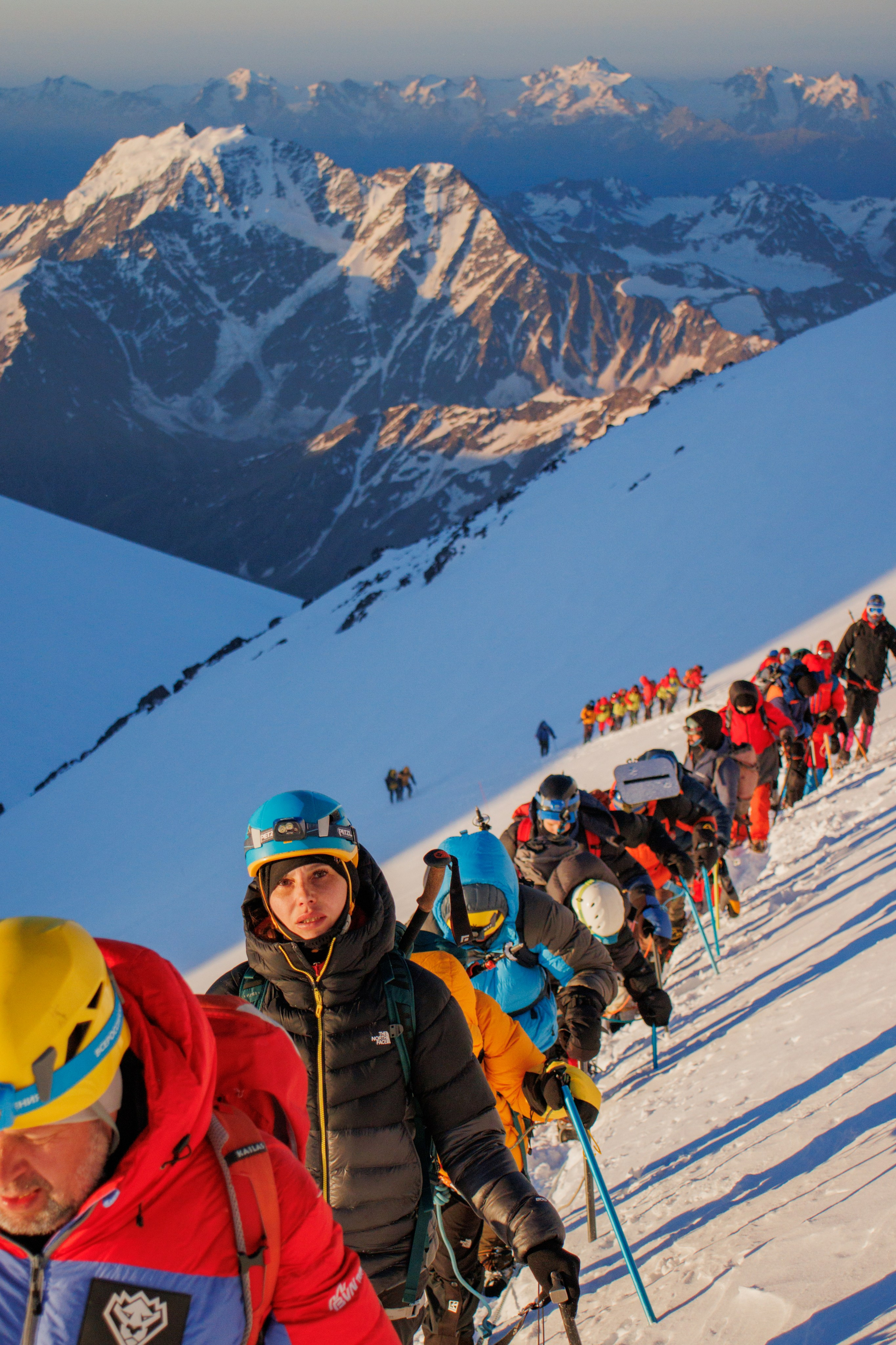Эльбрус / восхождение. Фотограф на трекинг и восхождение Эльбрус, Приэльбрусье. Елизавета Бобок