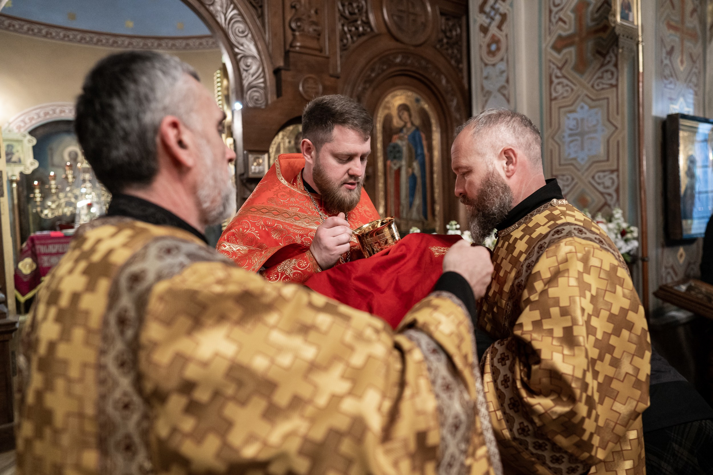 Престольный праздник в храме Воскресения Христова (Форосская церковь). Церковный фотограф Севастополь