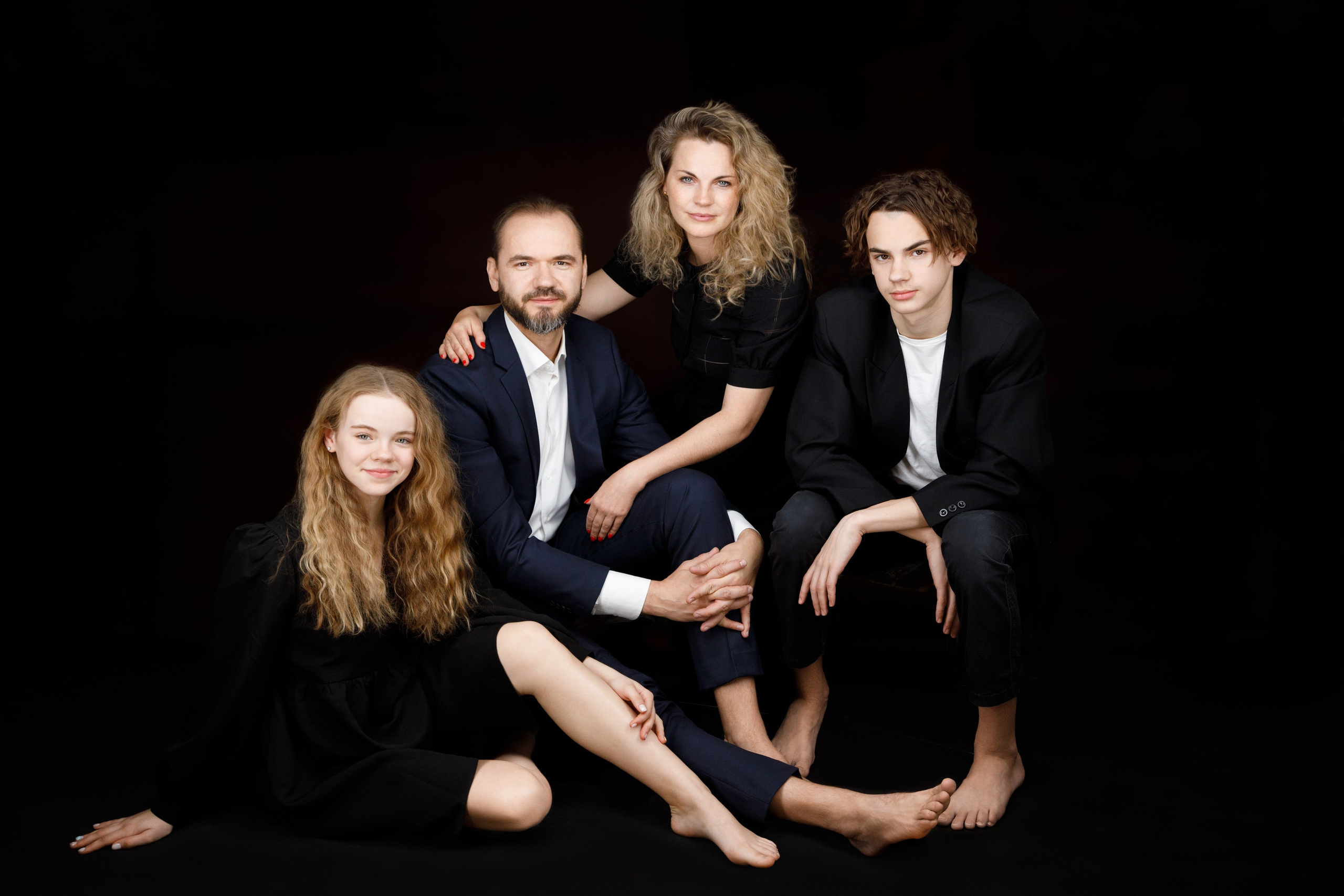 A portrait session for a family. Headshot & portrait photographer Alexei Shendrick