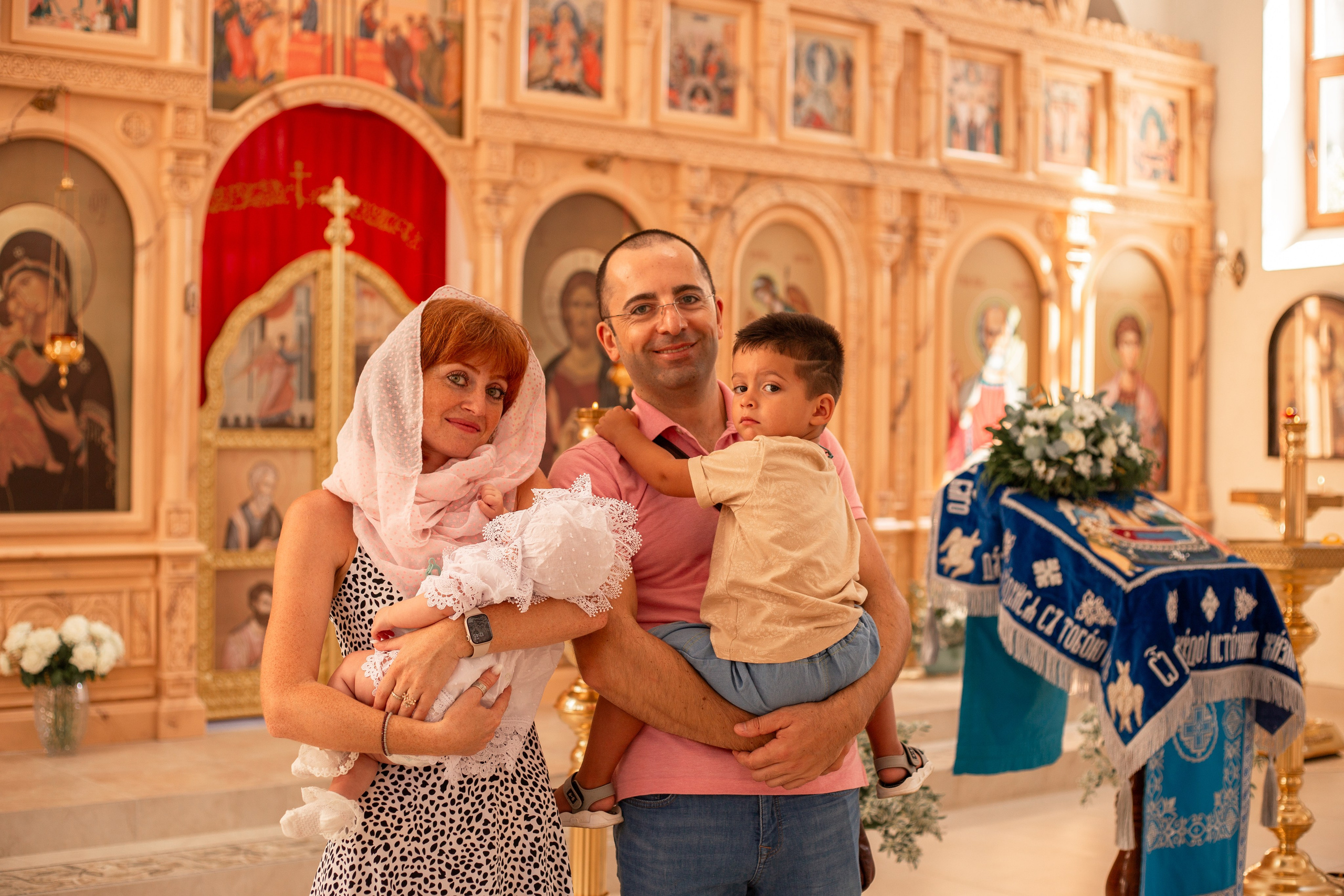 Крещение в храме апостола Симона Кананита в поселке Лоо. Семейный фотограф в Сочи, Лоо, Дагомысе, Вардане Кучумова Олеся