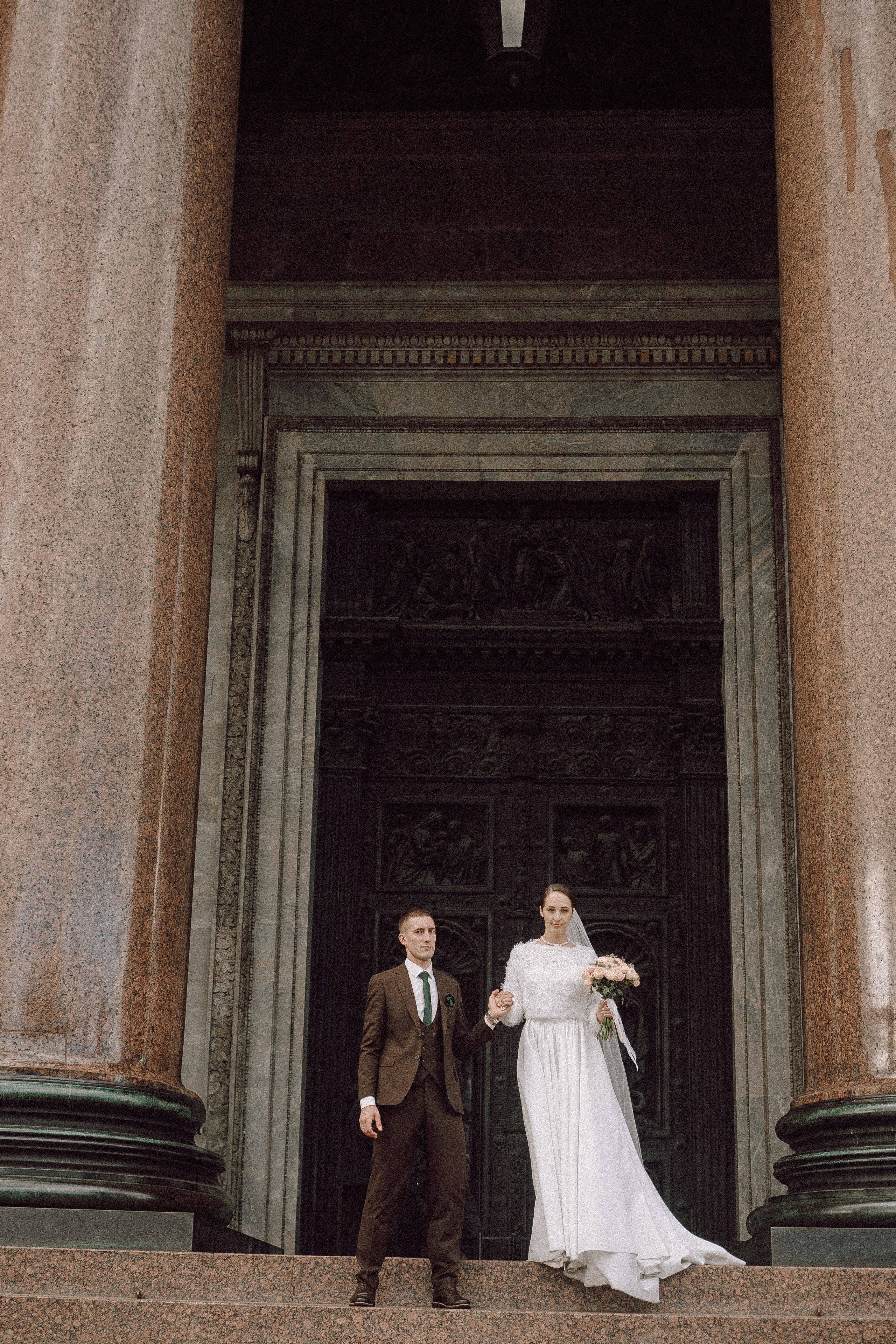 СВАДЕБНАЯ ПРОГУЛКА В САНТК-ПЕТЕРБУРГЕ (ИСАКИЕВСКИЙ СОБОР, ЗИМНЯЯ КАНАВКА, ЭРМИТАЖ И БОЛЬШАЯ МОРСКАЯ УЛИЦА). Профессиональный фотограф, Санкт-Петербург — Виктория Богомолова