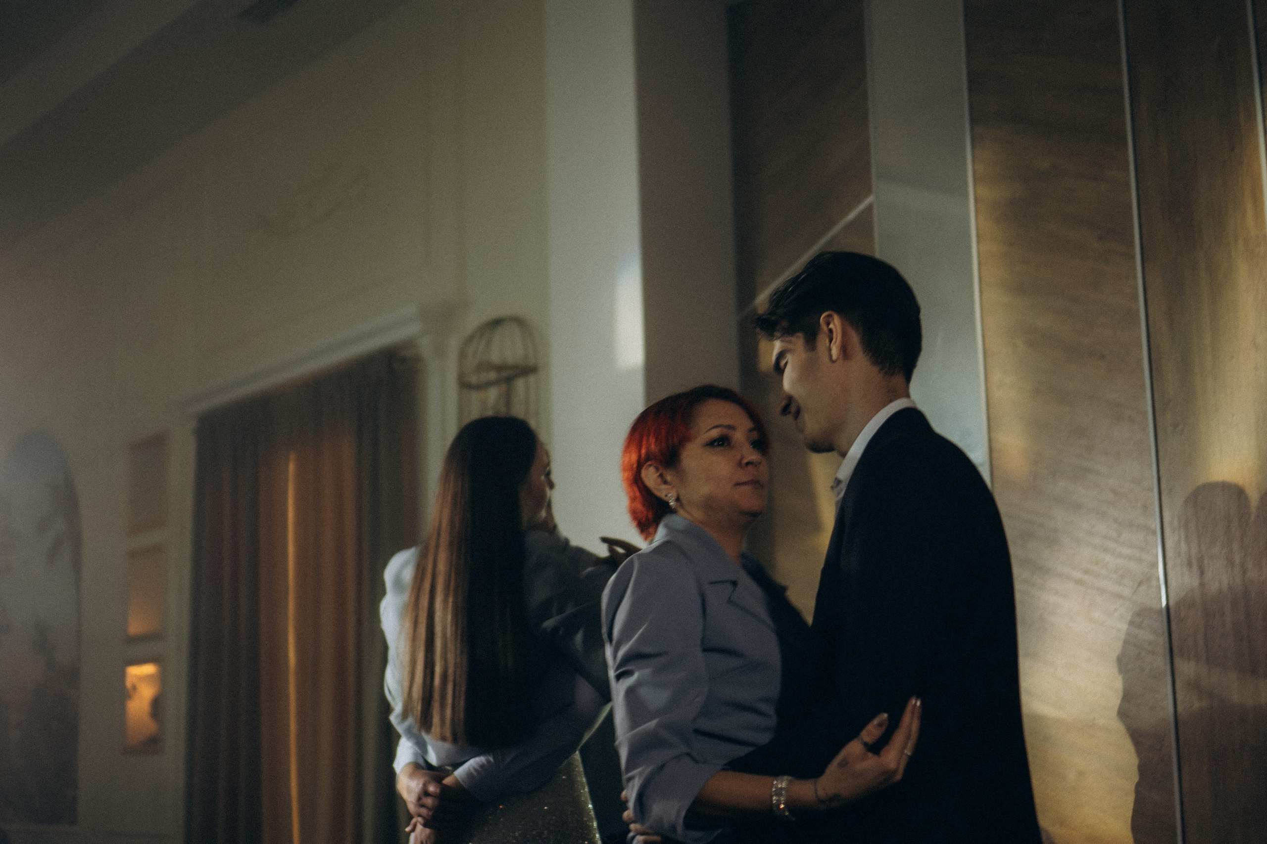 СВАДЕБНАЯ СЬЕМКА СБОРОВ В ОТЕЛЕ И ВЫЕЗД НА ЦЕРЕМОНИЮ (СНЯТО В СИБИРЕ В НИЖНЕВАРТОВСКЕ). Профессиональный фотограф, Санкт-Петербург — Виктория Богомолова