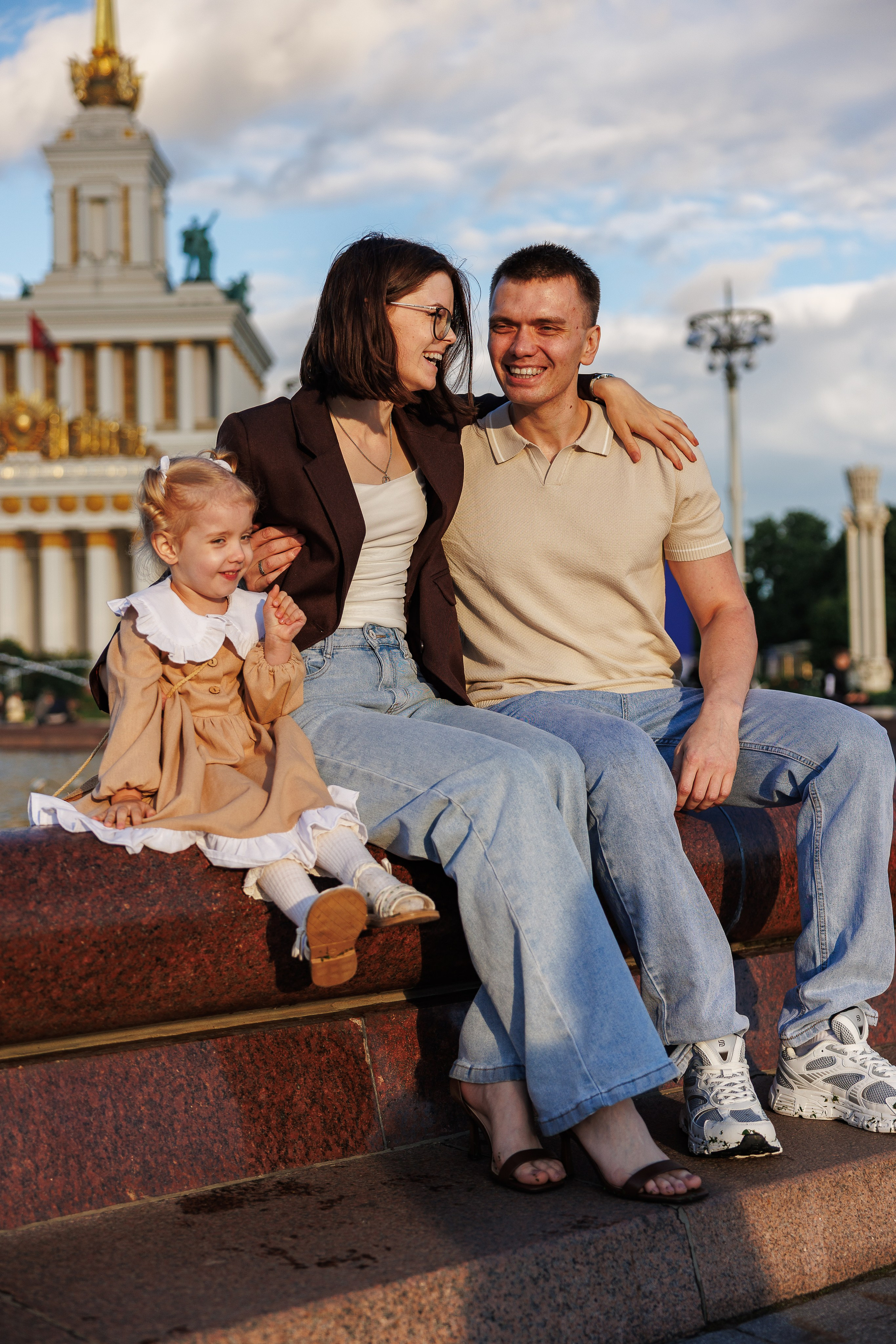 Семейная прогулка на ВДНХ. Свадебный и семейный фотограф в Москве Красинская Мария