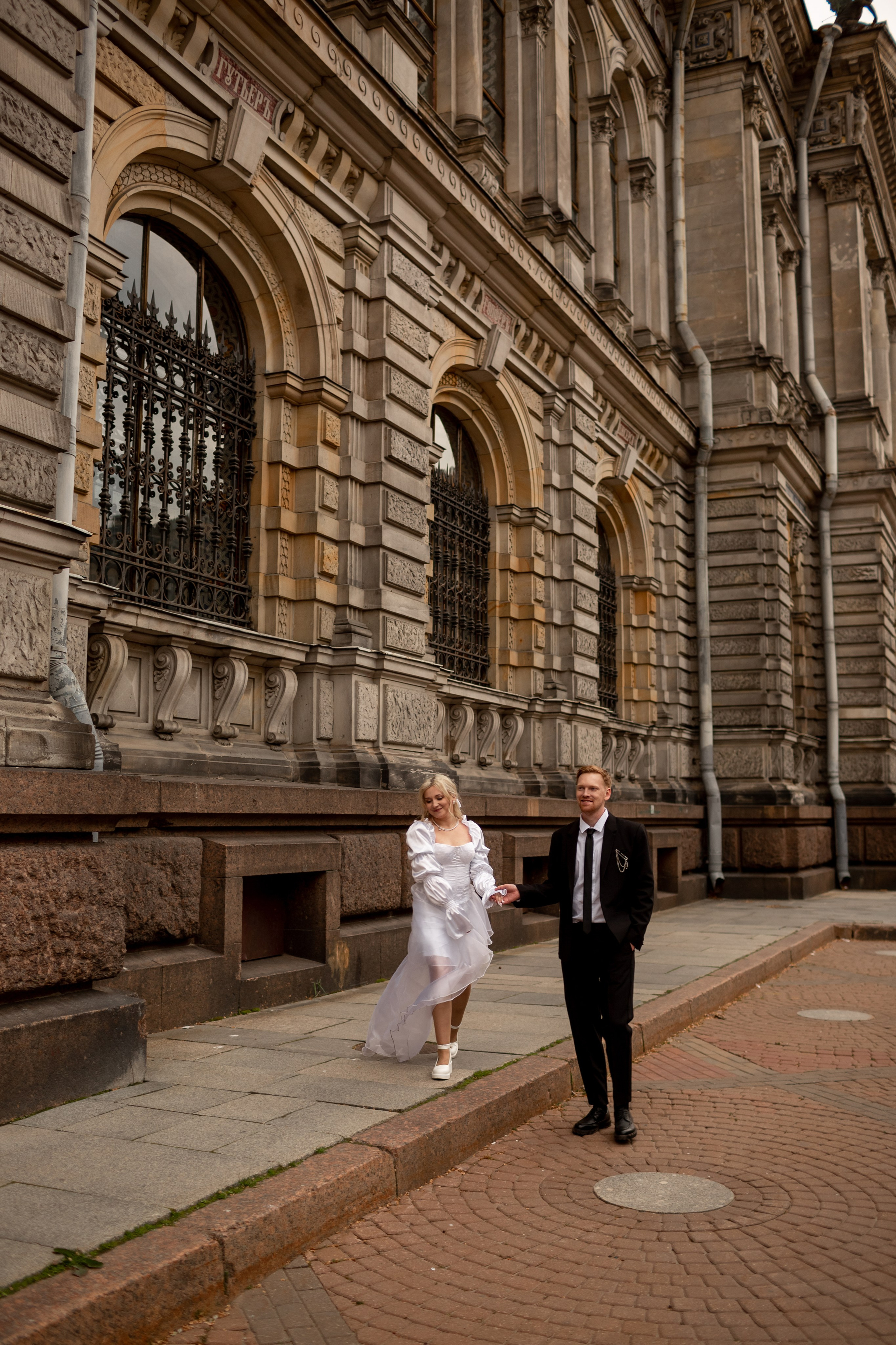 Свадебная фотопрогулка по улицам Петербурга. Свадебный фотограф Кирилл Белый