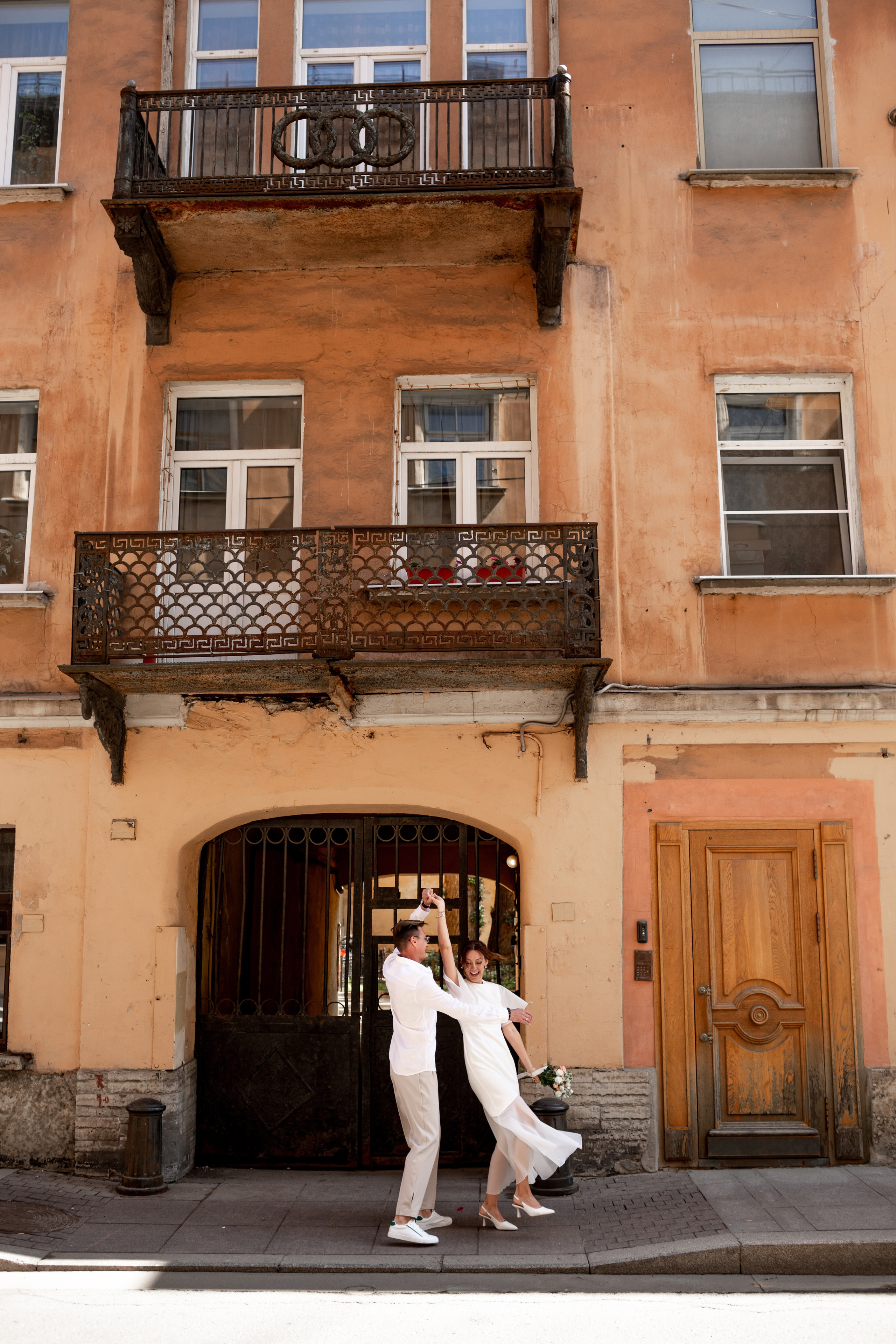 свадебный фотограф СПб, минималистичная съемка молодоженов