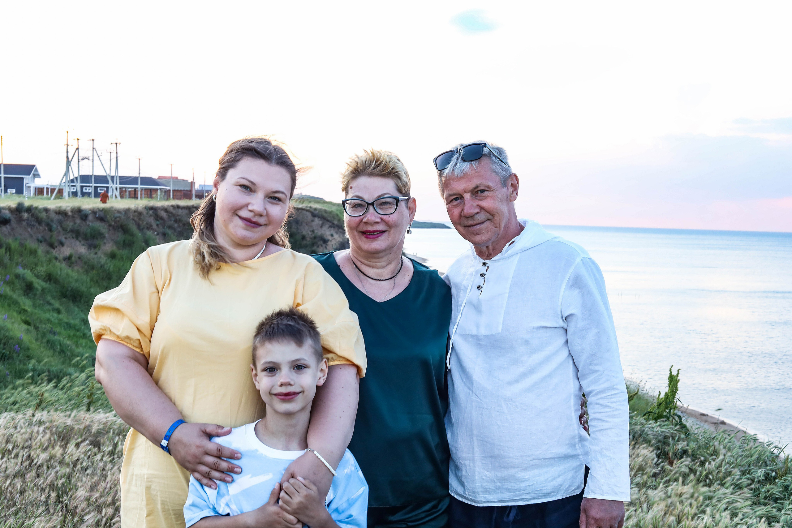Юлия, Наталья, Александр, Артём. Семейный фотограф г. Темрюк Николаева Надежда