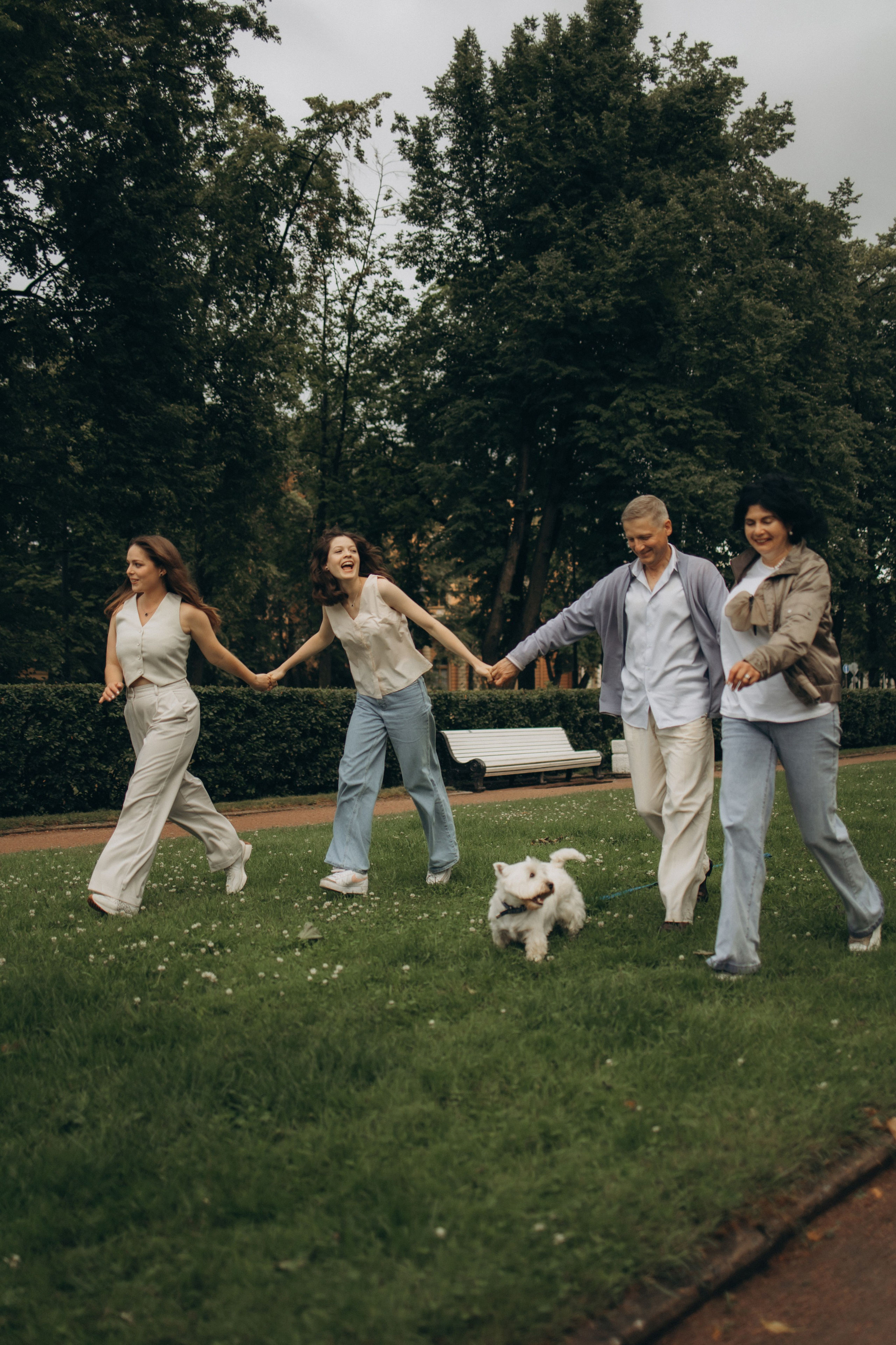 Моника, Мишель, Юлия, Дмитрий и песик Беня. Семейный, домашний, ньюборн фотограф Москва Цветкова Елизавета