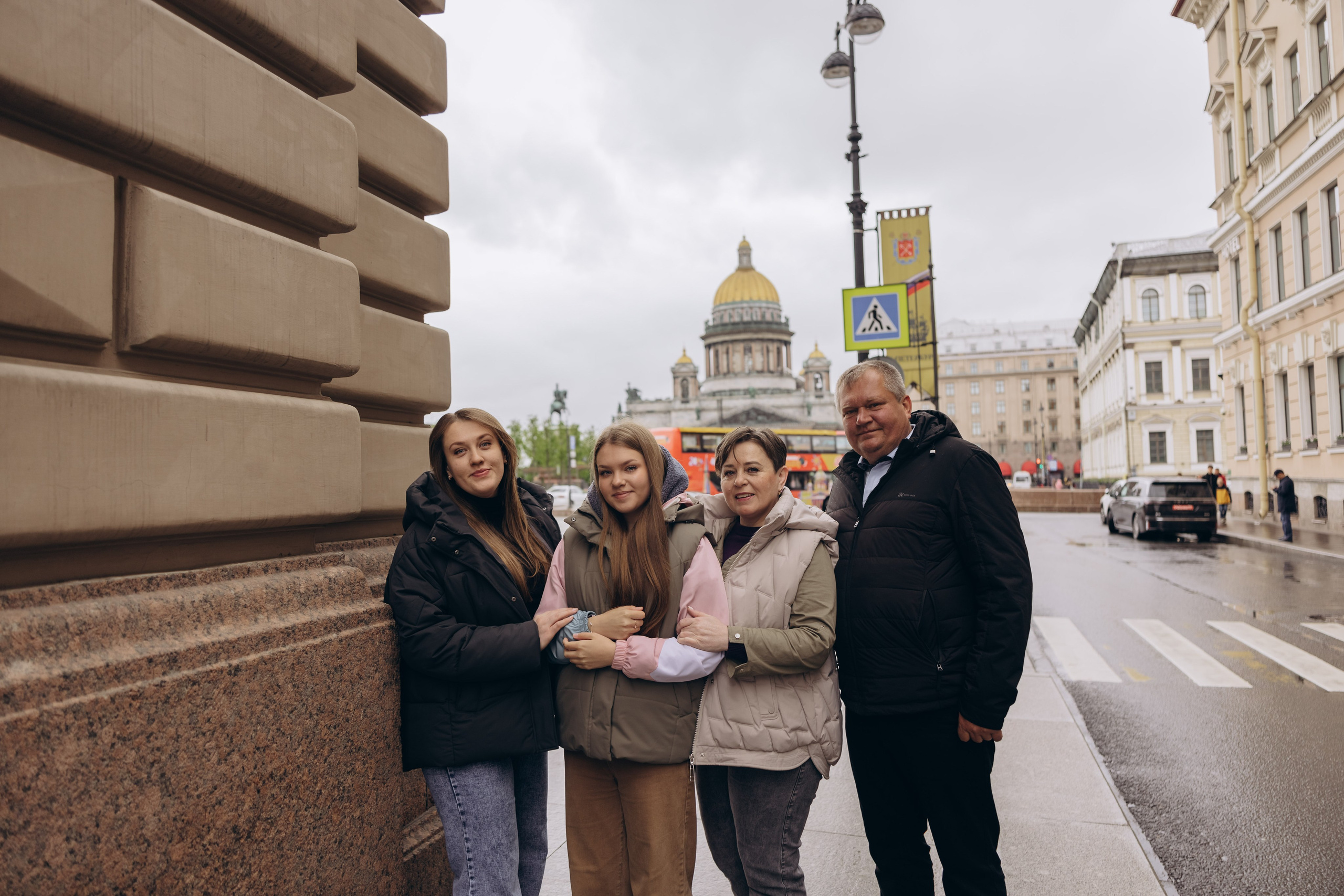Семейная фотосессия на Исаакиевском соборе. Семейный и свадебный фотограф в Санкт-Петербурге Екатерина Васильева