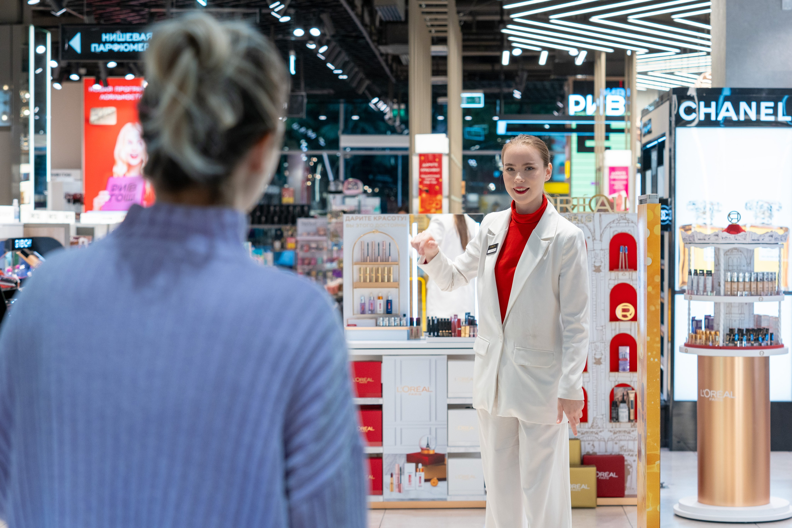 Отчет партнерской интеграции Loreal в магазинах Рив Гош. Репортажный фотограф в Красной Поляне и Сочи Павлюченко Екатерина
