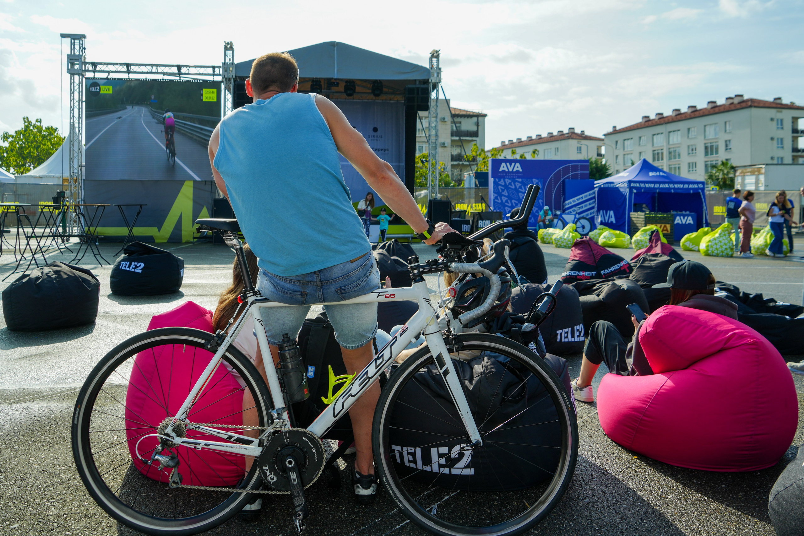 Фотоотчет партнерской интеграции для компании TELE2 на фестивале Ironstar. Репортажный фотограф в Красной Поляне и Сочи Павлюченко Екатерина