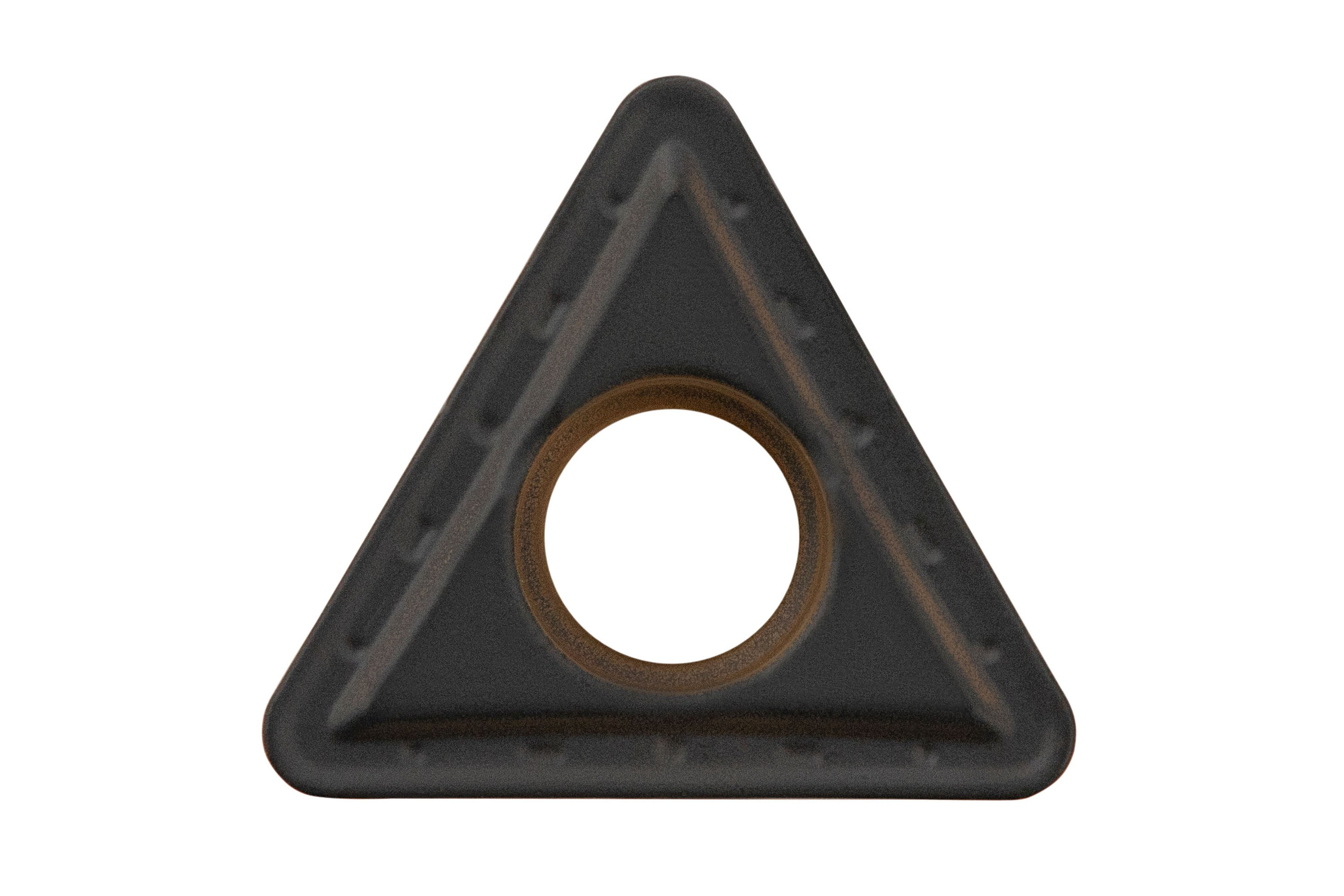 Макросъемка режущей пластины, видна структура покрытия и фаска