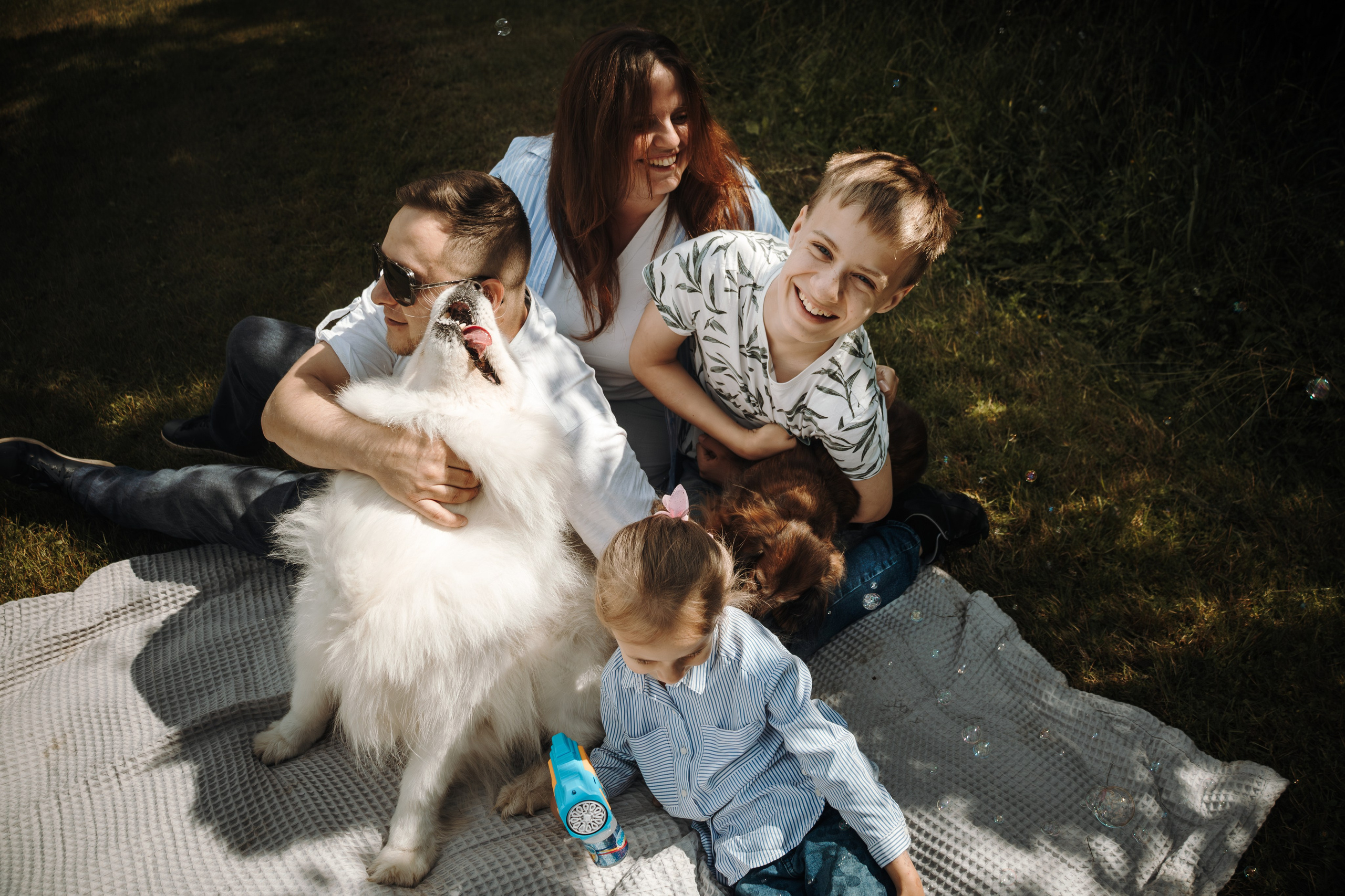 Семейная фотосессия с собаками в парке. Фотограф-анималист в Москве Екатерина Тихонова