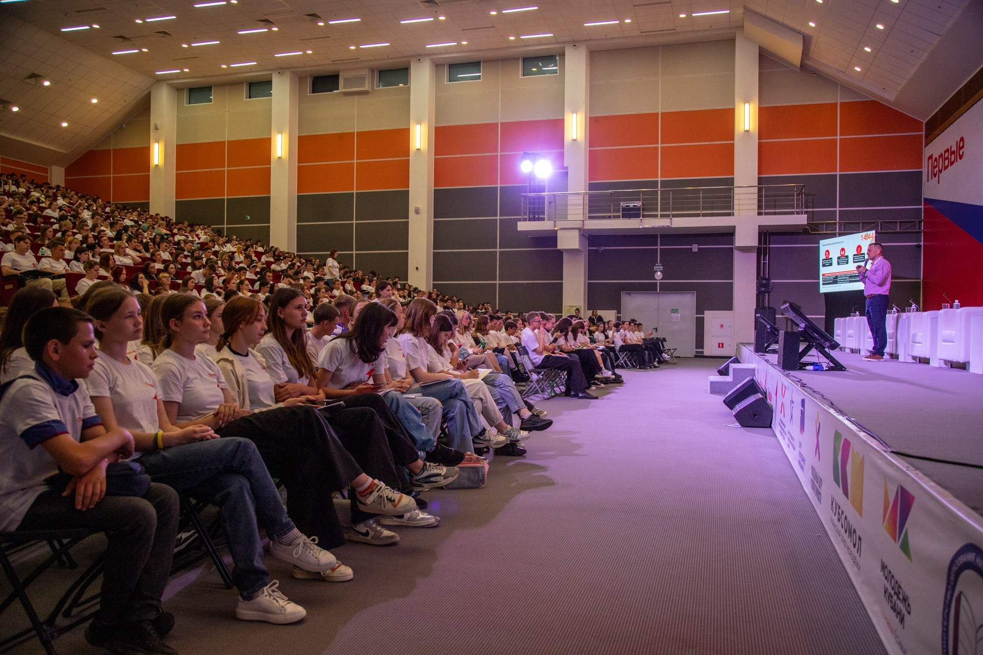 Первый фестиваль Движения Первых в Краснодаре. Репортажный, промышленный и маркетплейс-фотограф Дмитрий Чернат