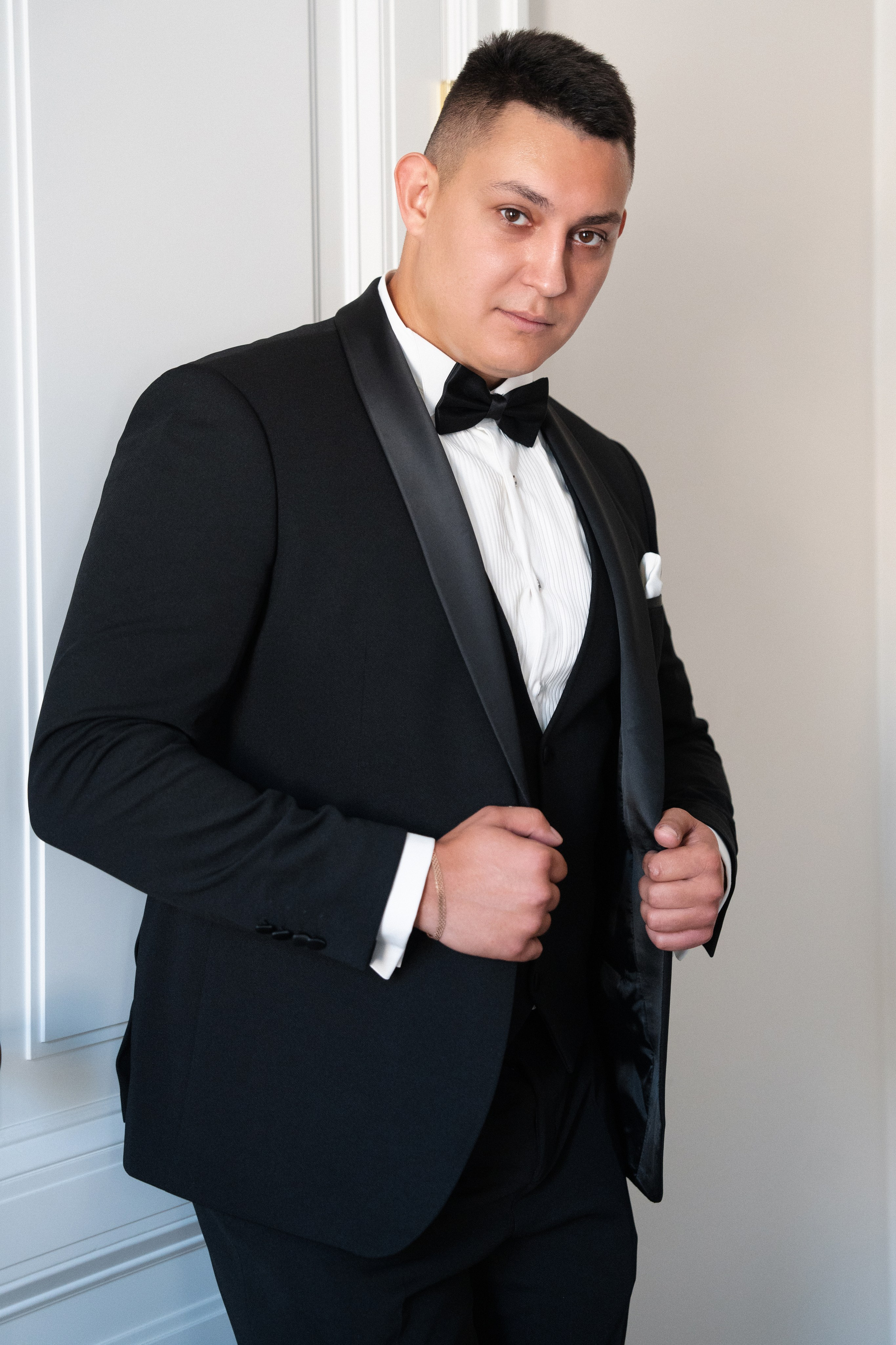 Виктория & Роман. Камерная городская свадьба в видовом ресторане в стиле современная классика. Свадебный фотограф организатор в Санкт-Петербурге Ассоль Опарина