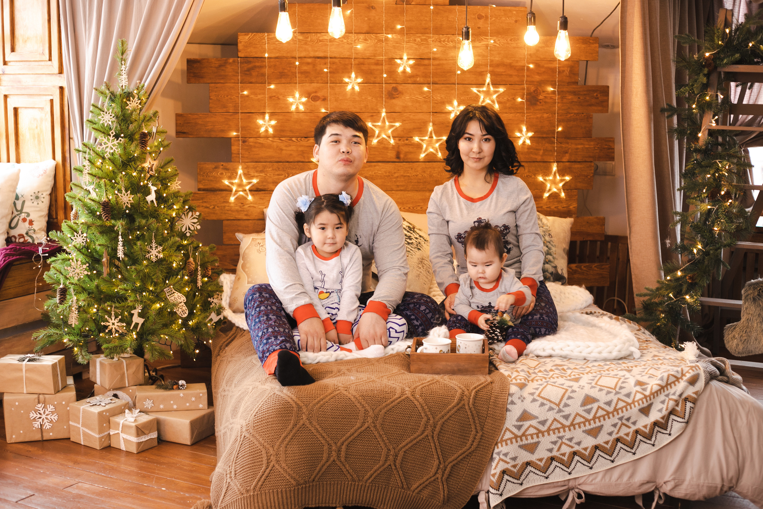 Семейная студийная фотосессия. Фотограф в Иркутске Тома Кабанова