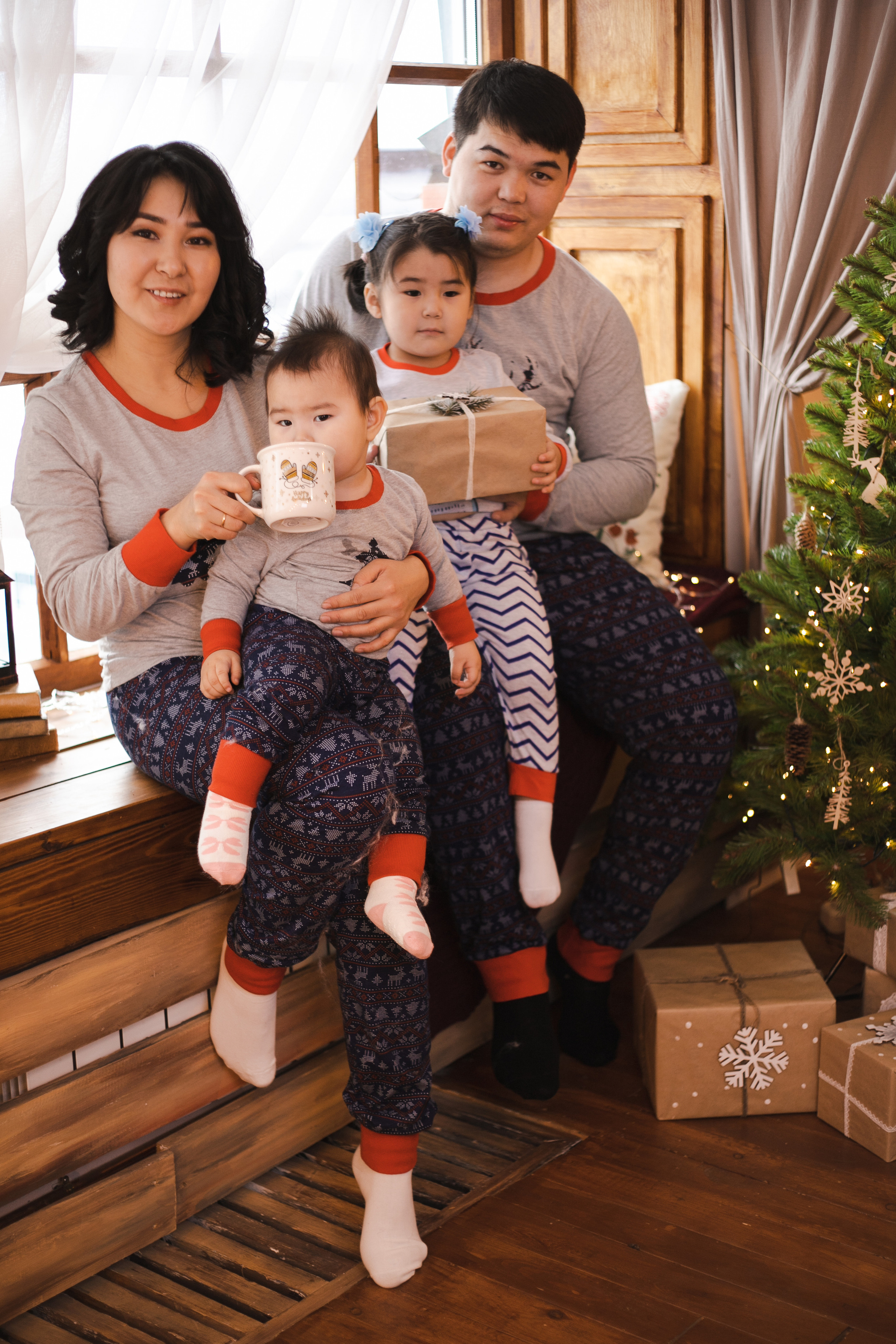 Семейная студийная фотосессия. Фотограф в Иркутске Тома Кабанова