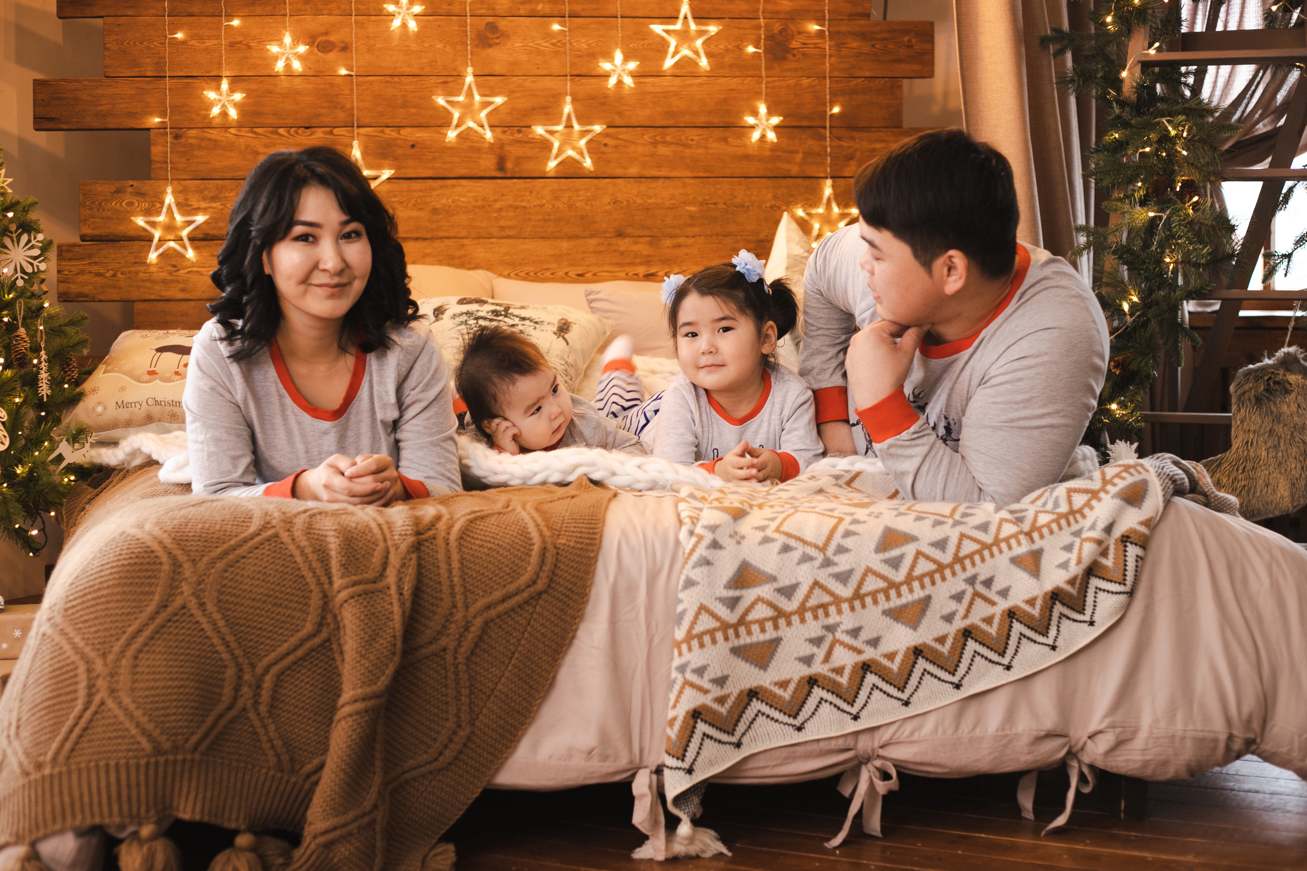 Семейная студийная фотосессия. Фотограф в Иркутске Тома Кабанова