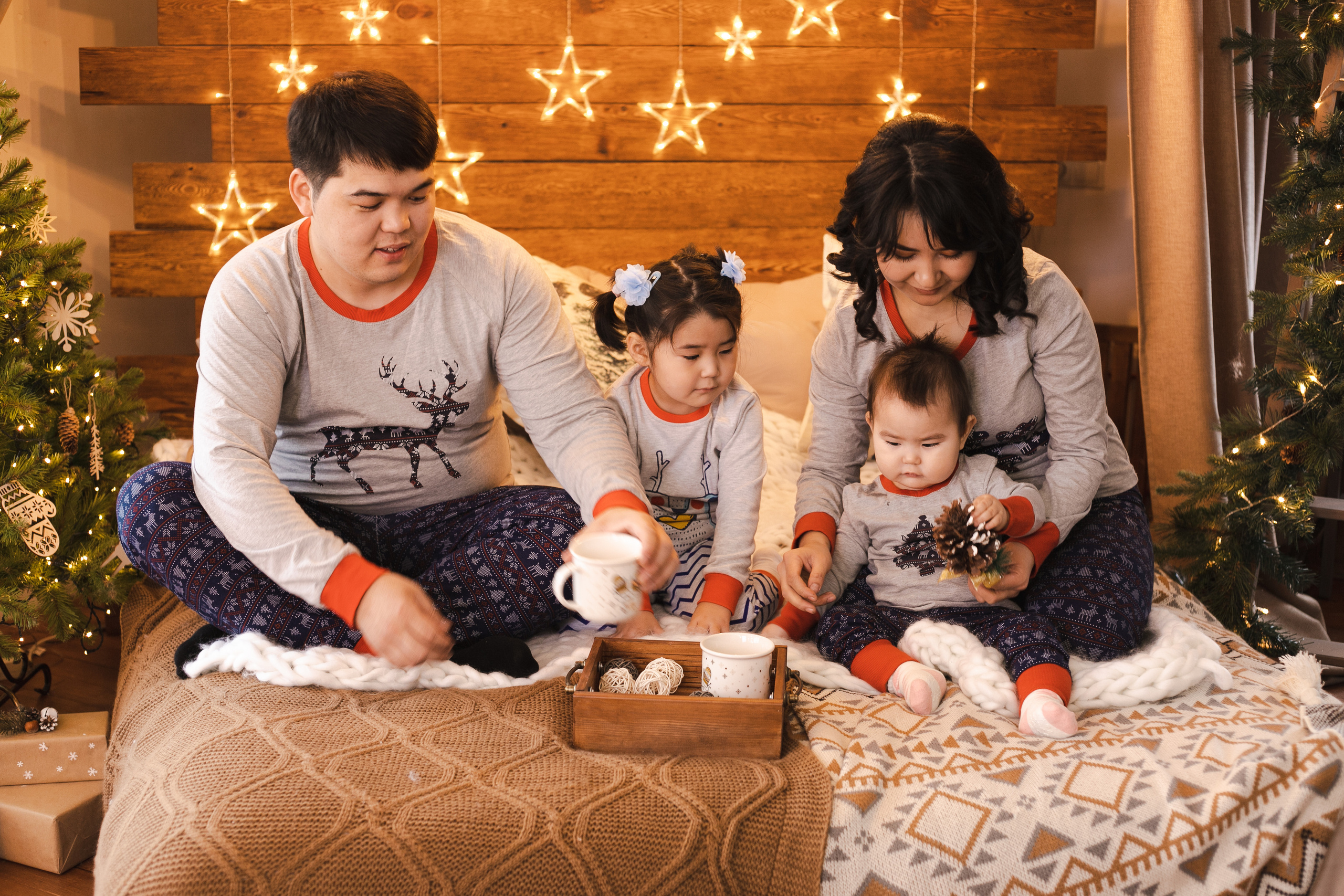 Семейная студийная фотосессия. Фотограф в Иркутске Тома Кабанова