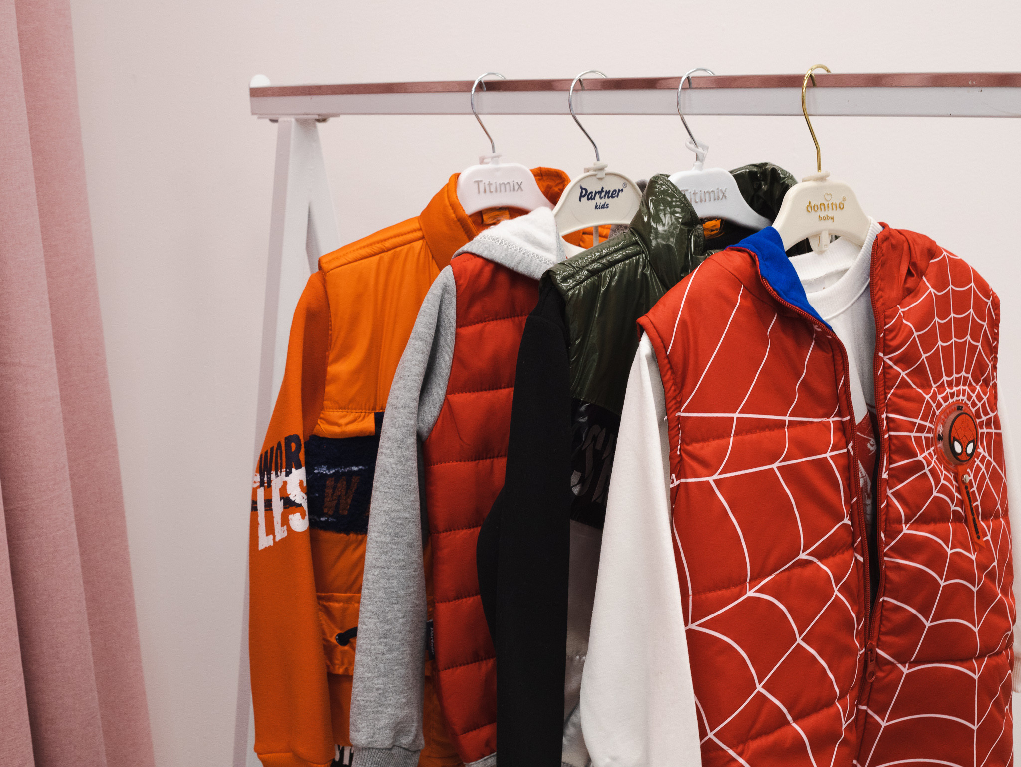 Контент съемка для магазина детской одежды. Фотограф в Иркутске Тома Кабанова