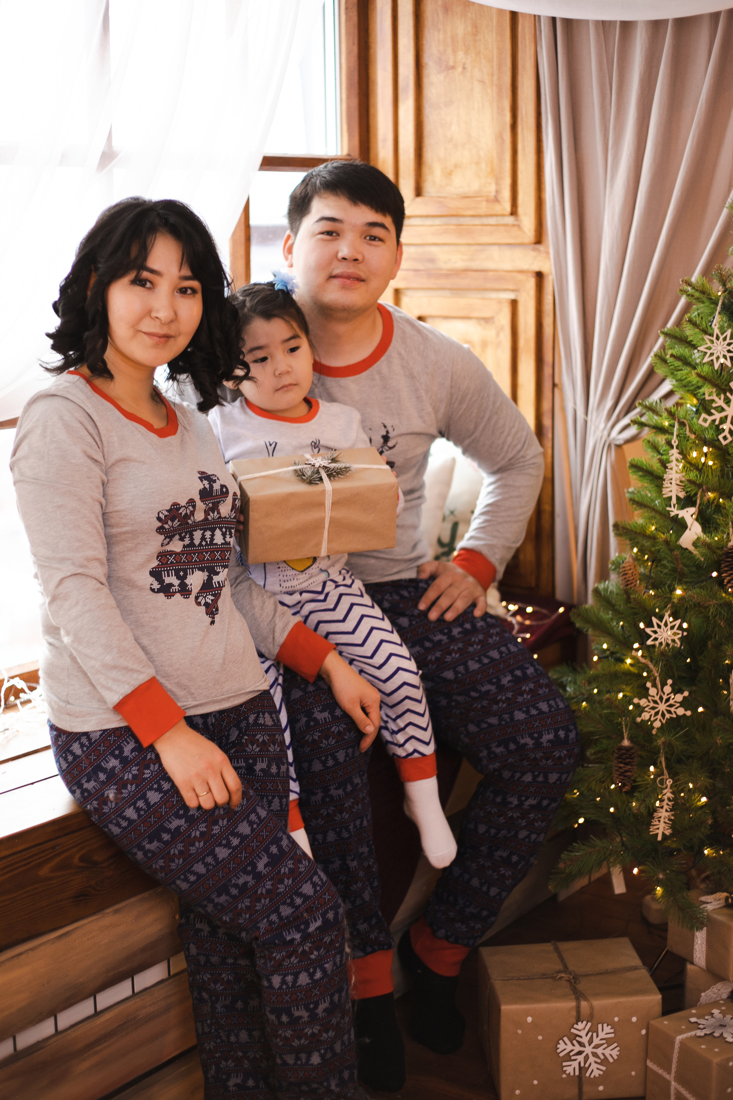 Семейная студийная фотосессия. Фотограф в Иркутске Тома Кабанова