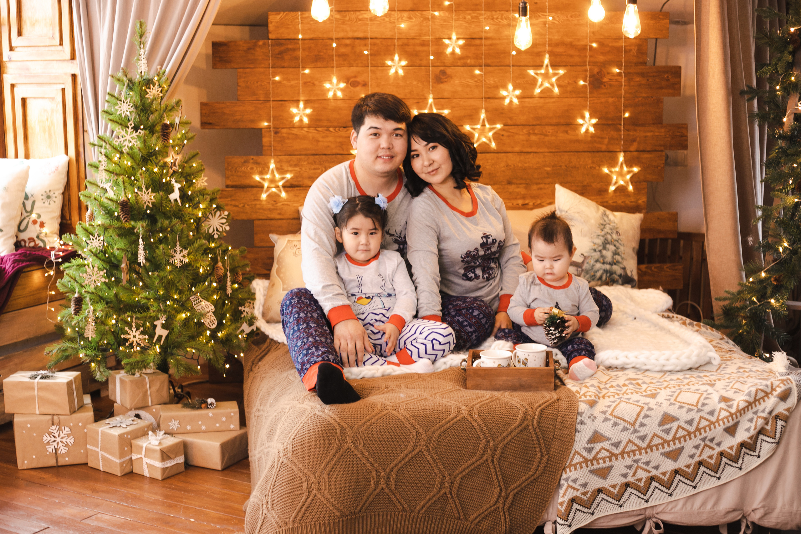 Семейная студийная фотосессия. Фотограф в Иркутске Тома Кабанова