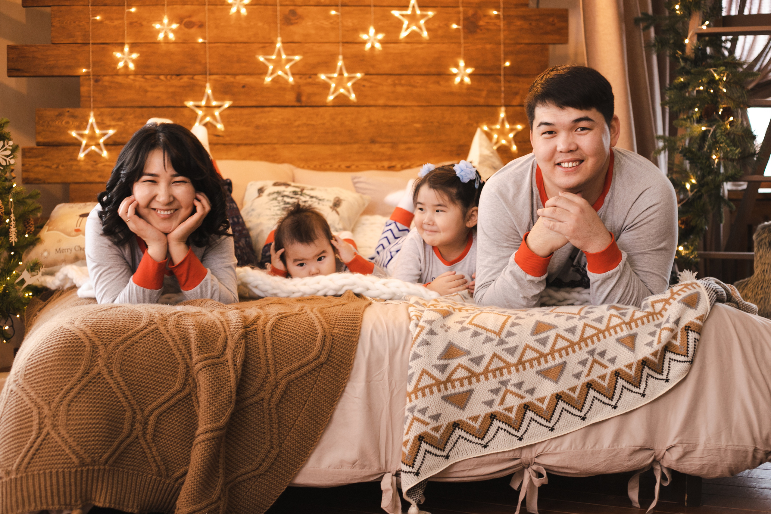 Семейная студийная фотосессия. Фотограф в Иркутске Тома Кабанова