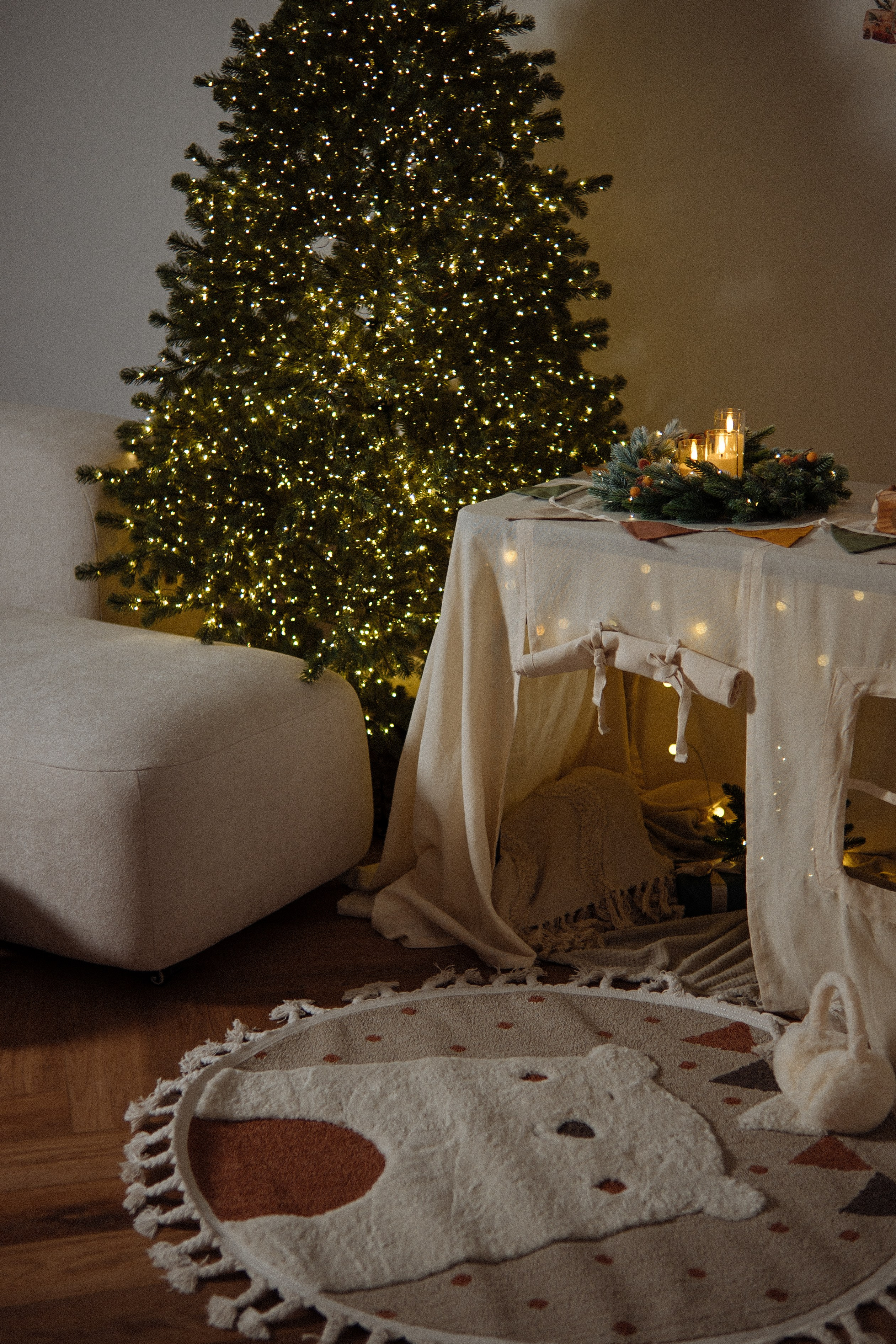 Новогодние декорации в зале AURA. AURA Фотостудия в Нижнем Новгороде