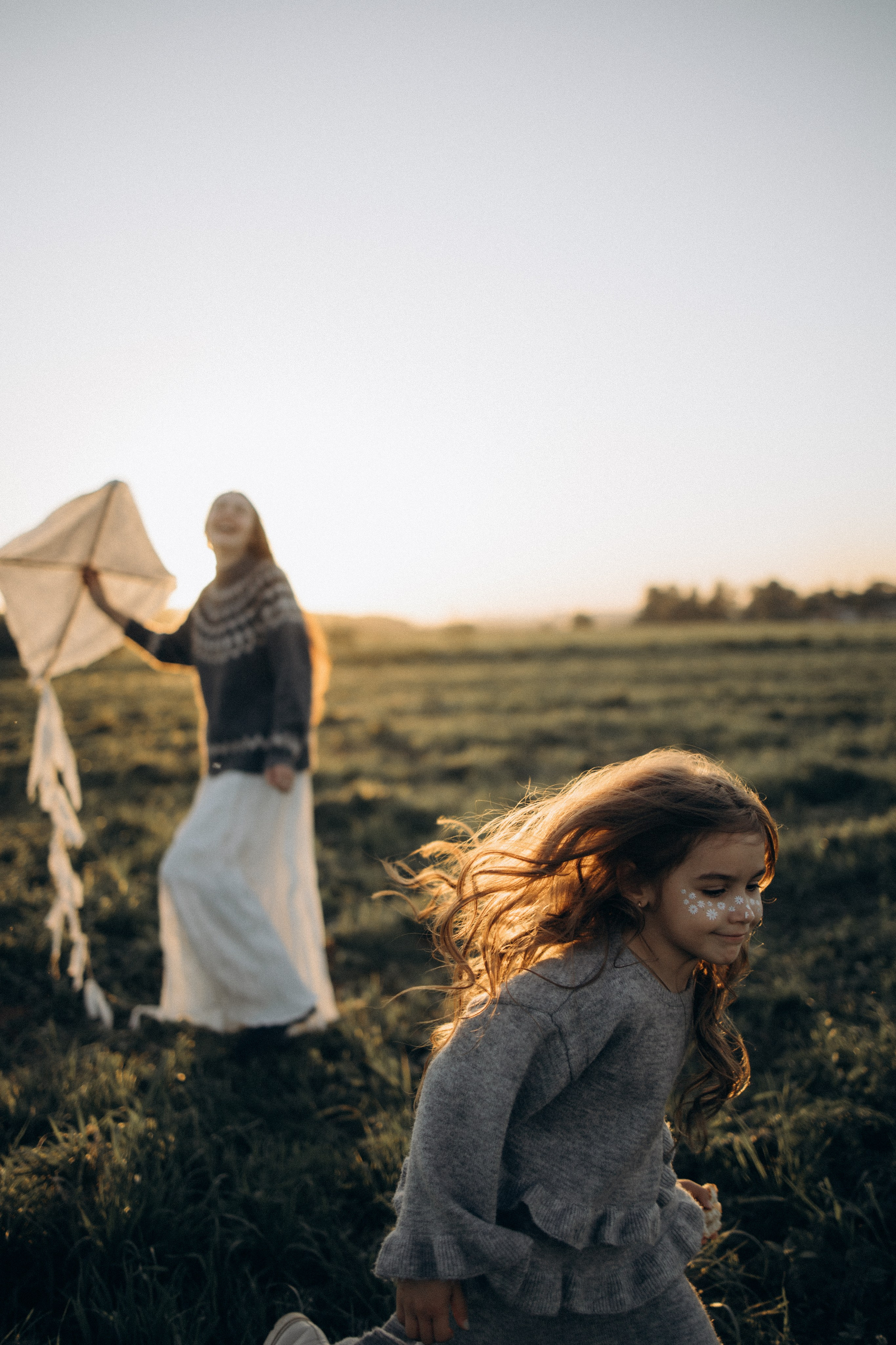 Поле, ромашки и воздушный змей. Семейный фотограф Москва Юлиана Фетисова
